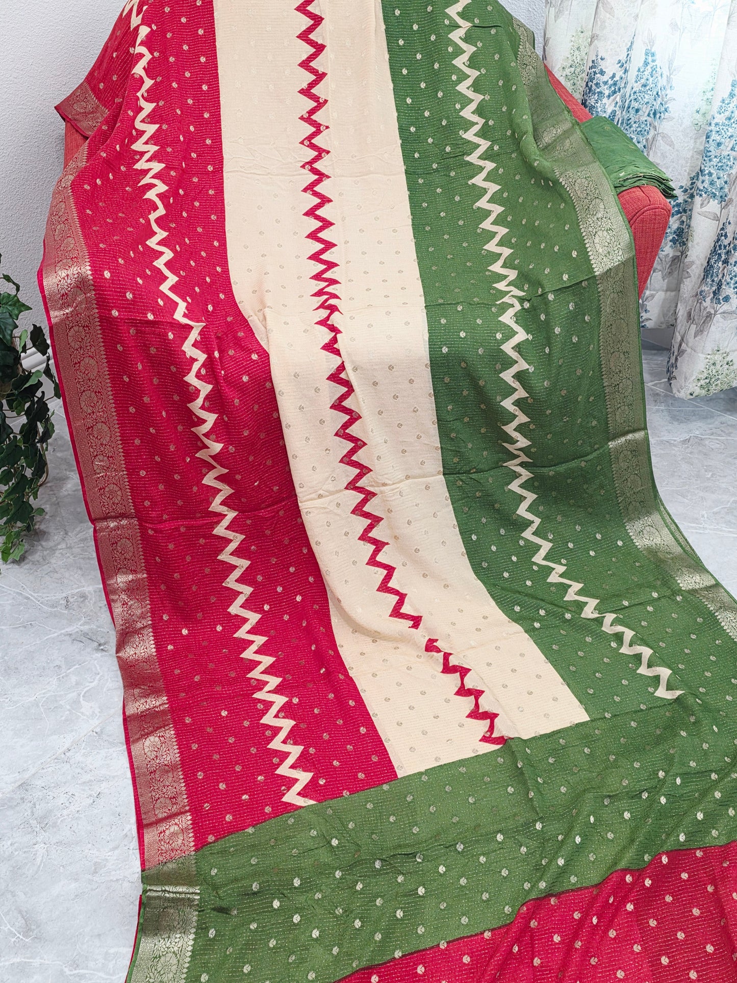 Shaded Chinon Chiffon Checkered Saree with Zari Border | Lightweight Party Wear | Blouse Piece Included