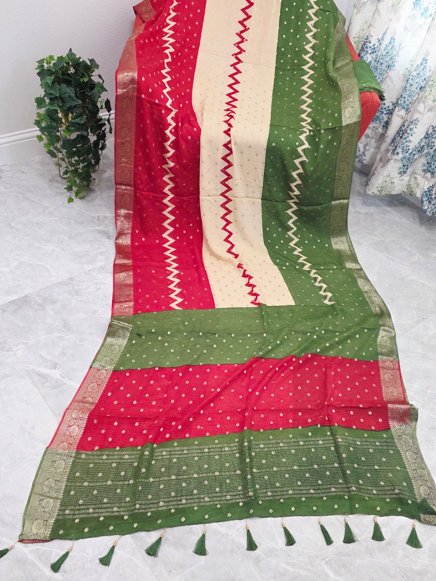 Shaded Chinon Chiffon Checkered Saree with Zari Border | Lightweight Party Wear | Blouse Piece Included
