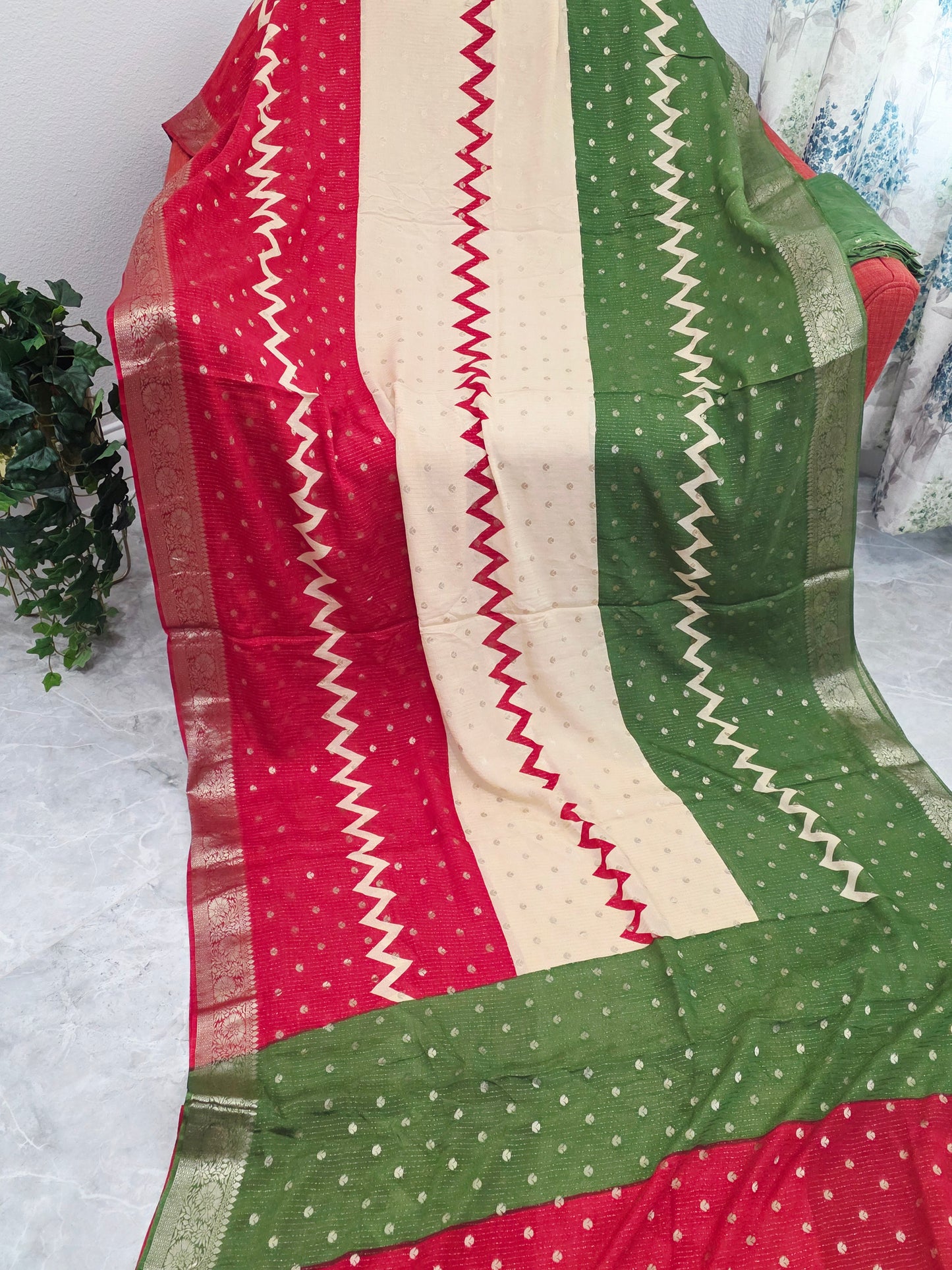Shaded Chinon Chiffon Checkered Saree with Zari Border | Lightweight Party Wear | Blouse Piece Included