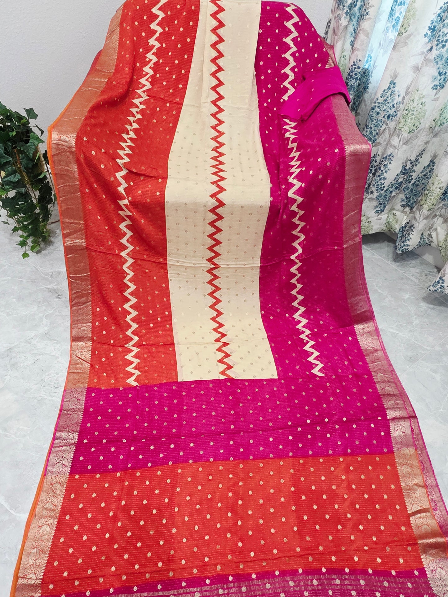 Sunset Ruby Fuchsia Shaded Chinon Chiffon Checkered Saree with Blouse Piece
