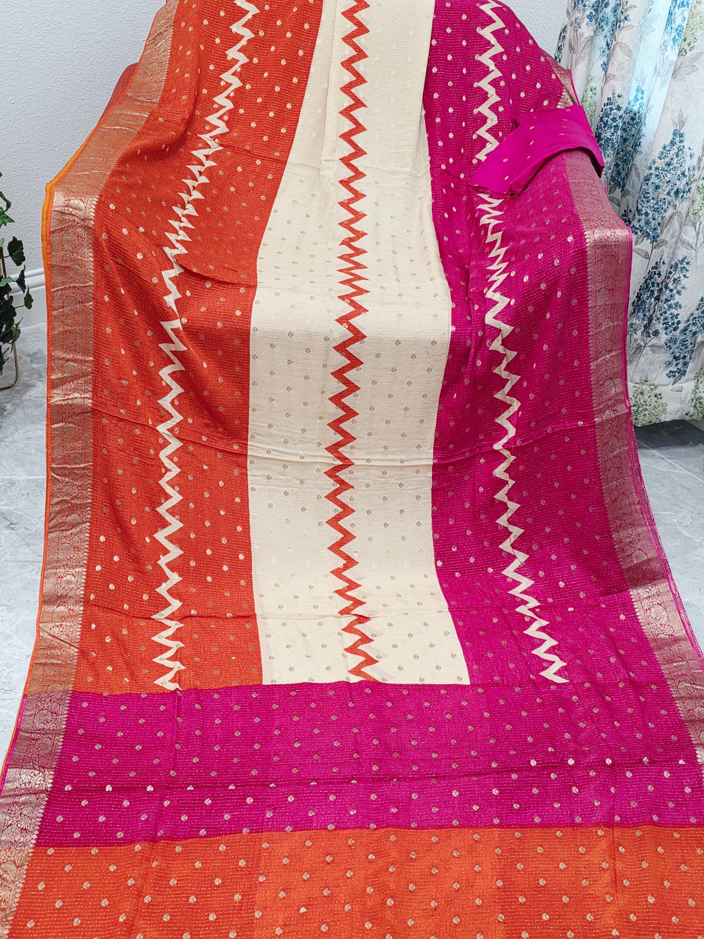 Sunset Ruby Fuchsia Shaded Chinon Chiffon Checkered Saree with Blouse Piece