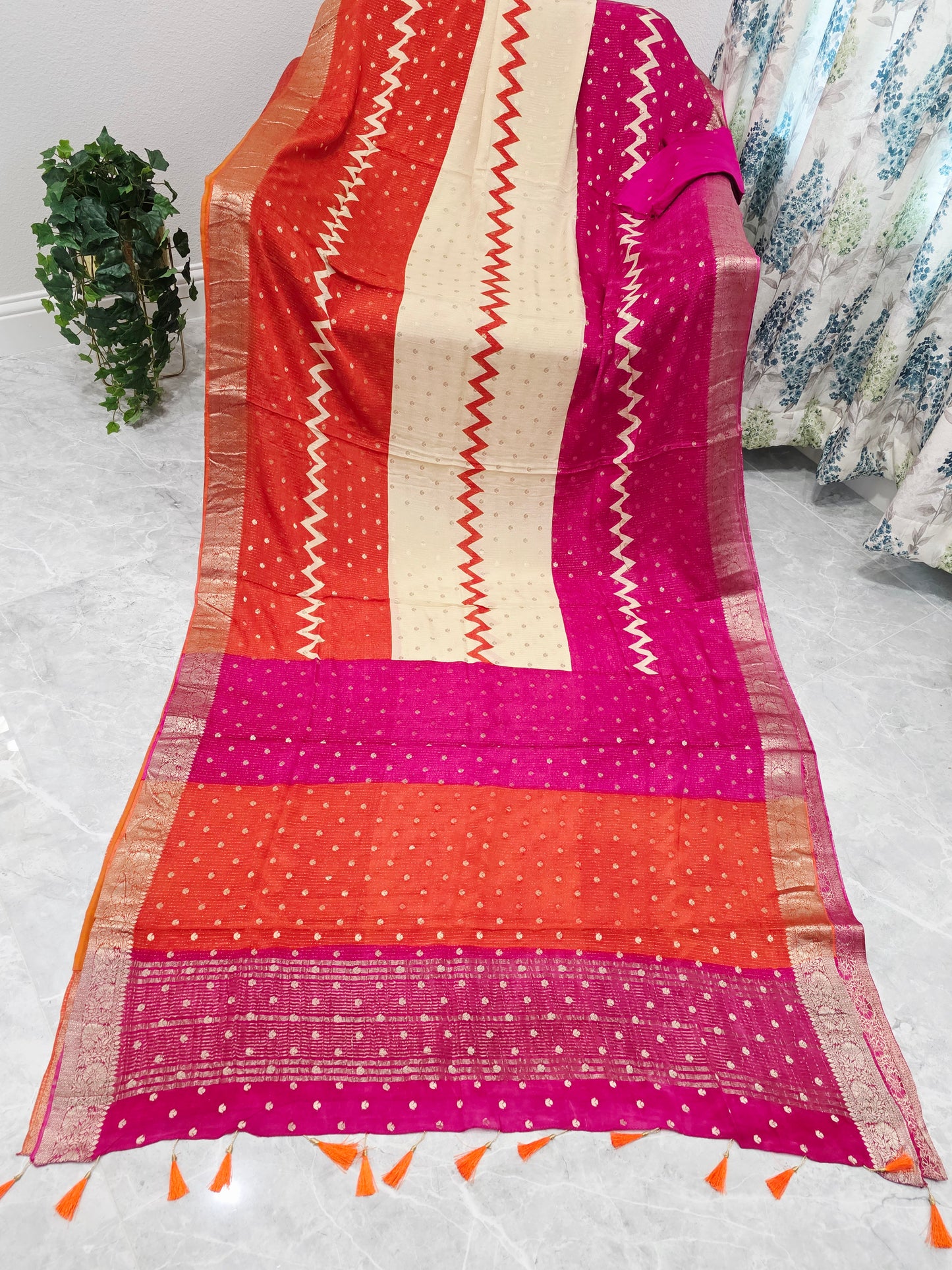 Sunset Ruby Fuchsia Shaded Chinon Chiffon Checkered Saree with Blouse Piece