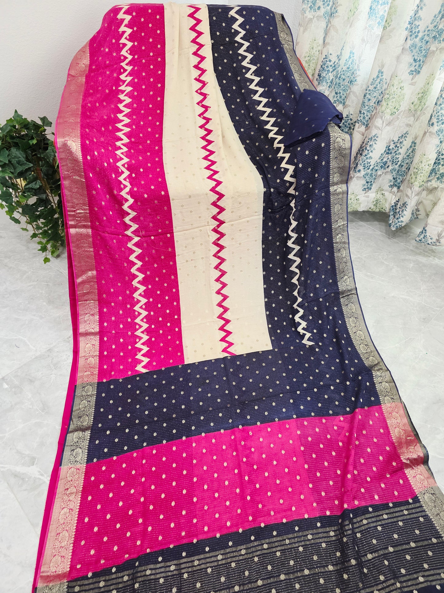 Royal Fuchsia & Midnight Navy Shaded Chinon Chiffon Checkered Saree with Blouse Piece