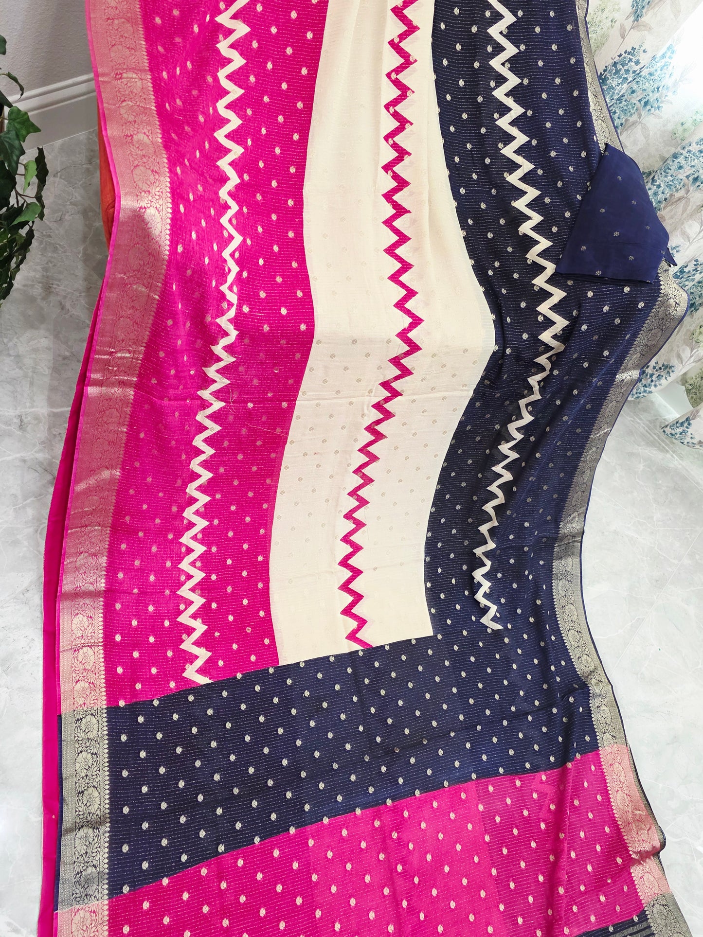 Royal Fuchsia & Midnight Navy Shaded Chinon Chiffon Checkered Saree with Blouse Piece