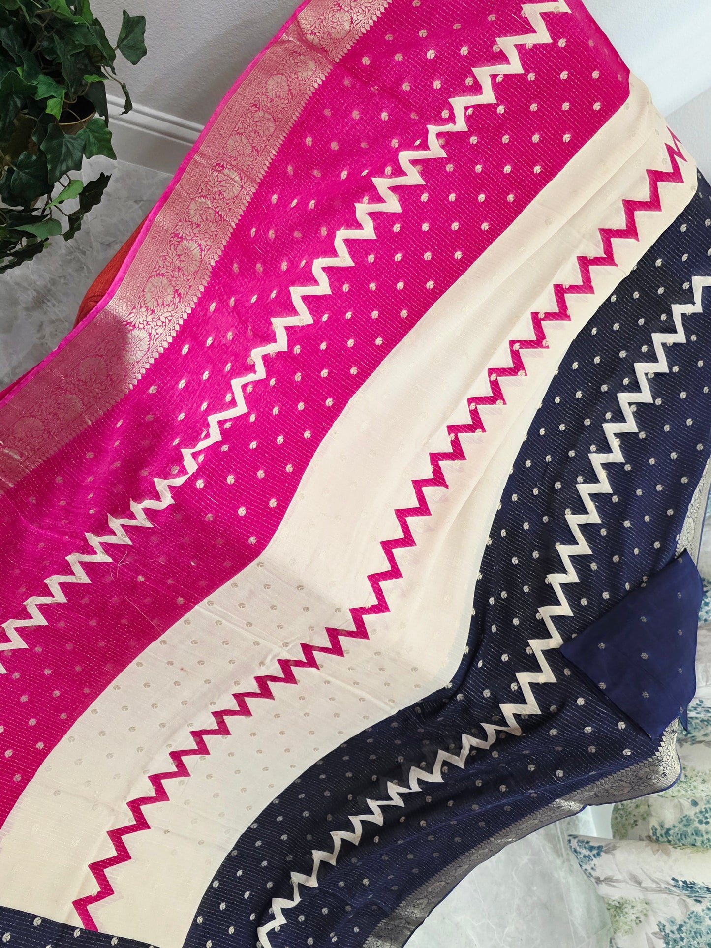 Royal Fuchsia & Midnight Navy Shaded Chinon Chiffon Checkered Saree with Blouse Piece