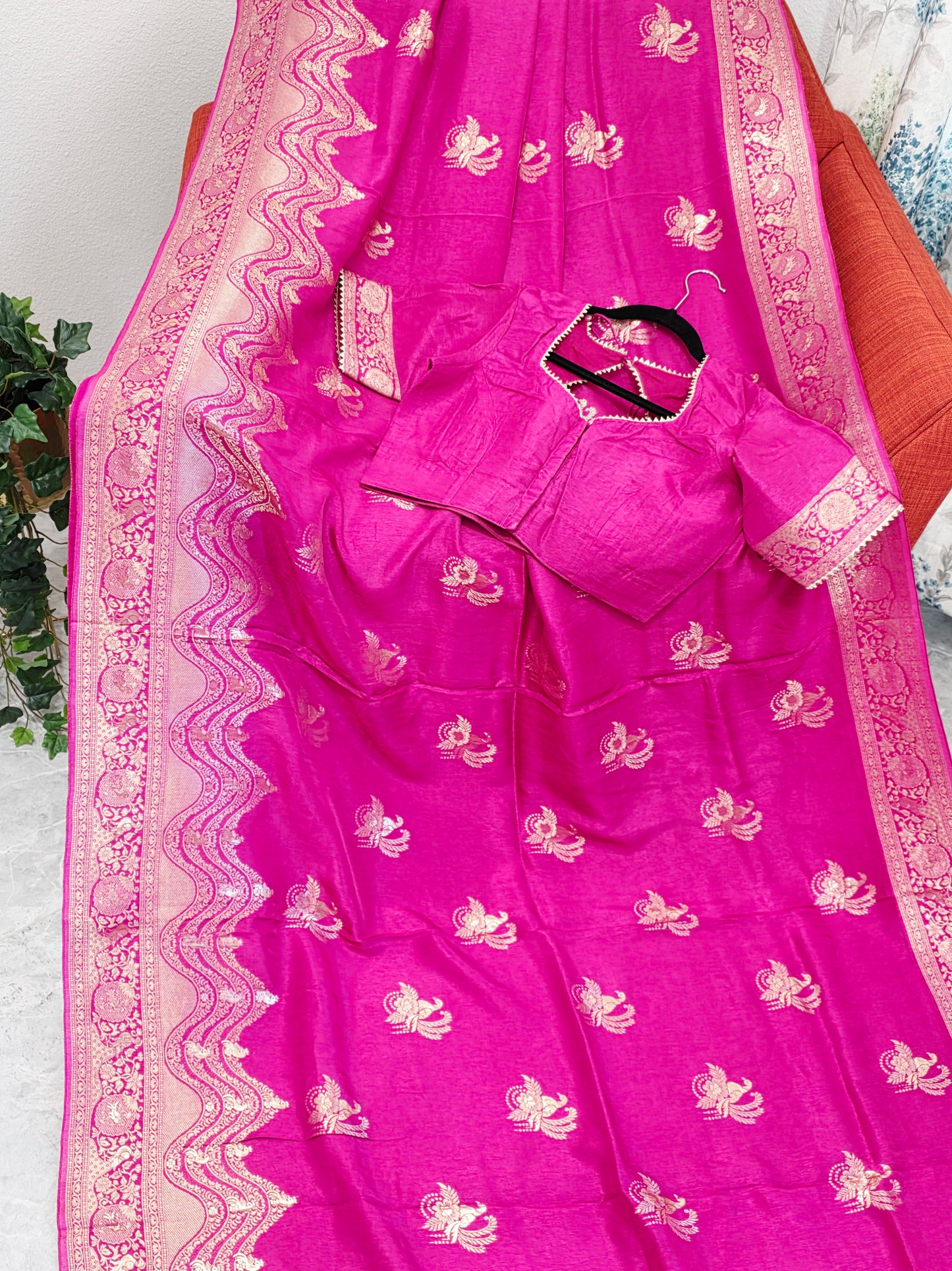 Royal Fuchsia Magenta Munga Banarasi Crepe Silk Saree with Stitched Blouse