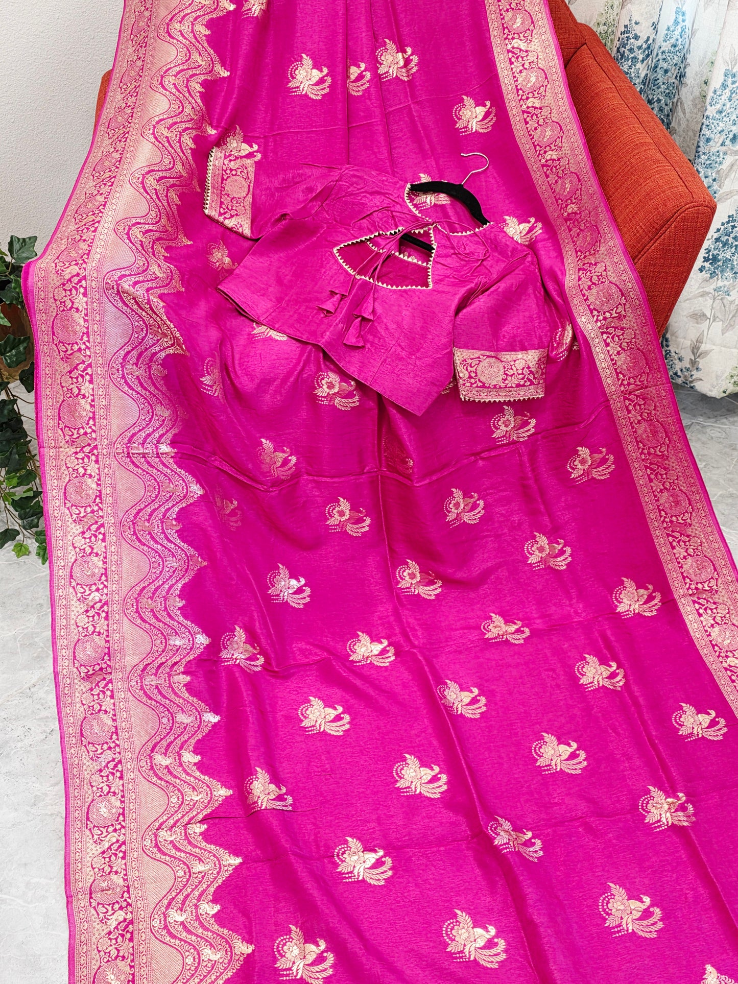 Royal Fuchsia Magenta Munga Banarasi Crepe Silk Saree with Stitched Blouse