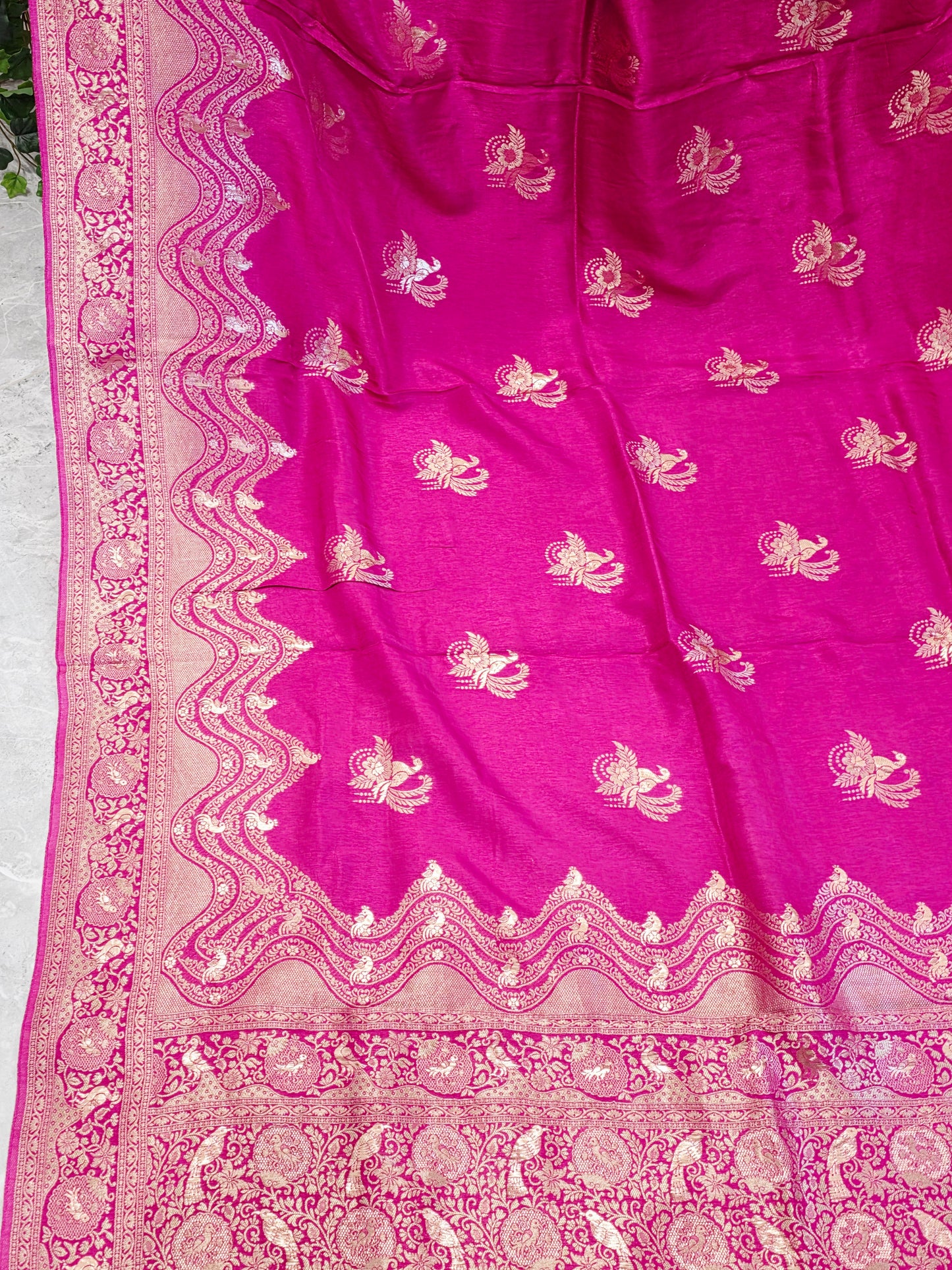 Royal Fuchsia Magenta Munga Banarasi Crepe Silk Saree with Stitched Blouse
