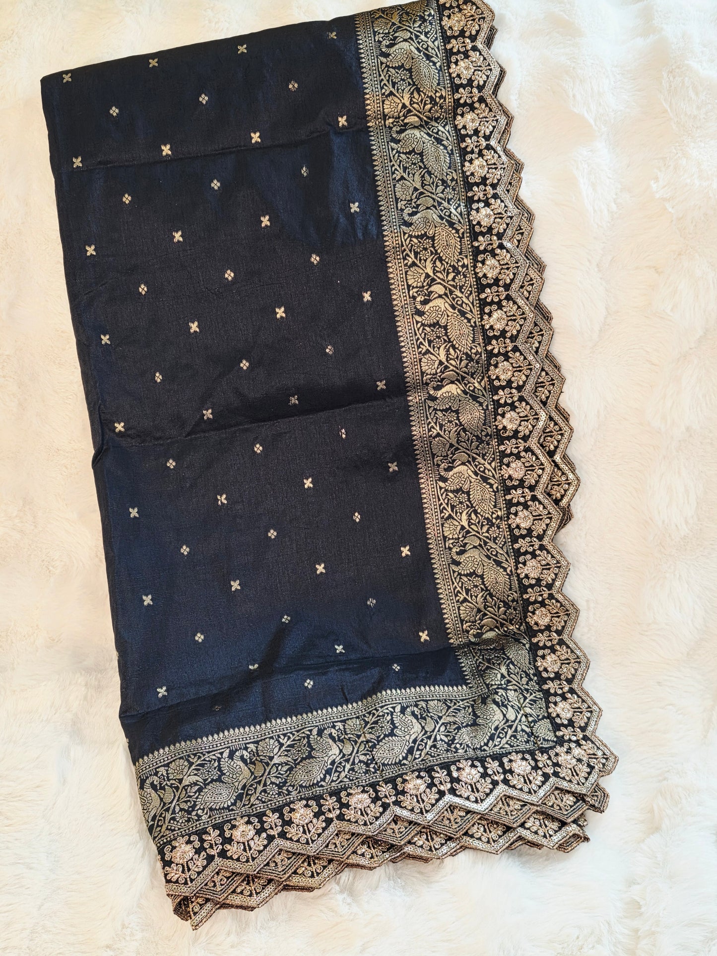 Munga Benarasi Embroidered Dupatta with Cutwork Border