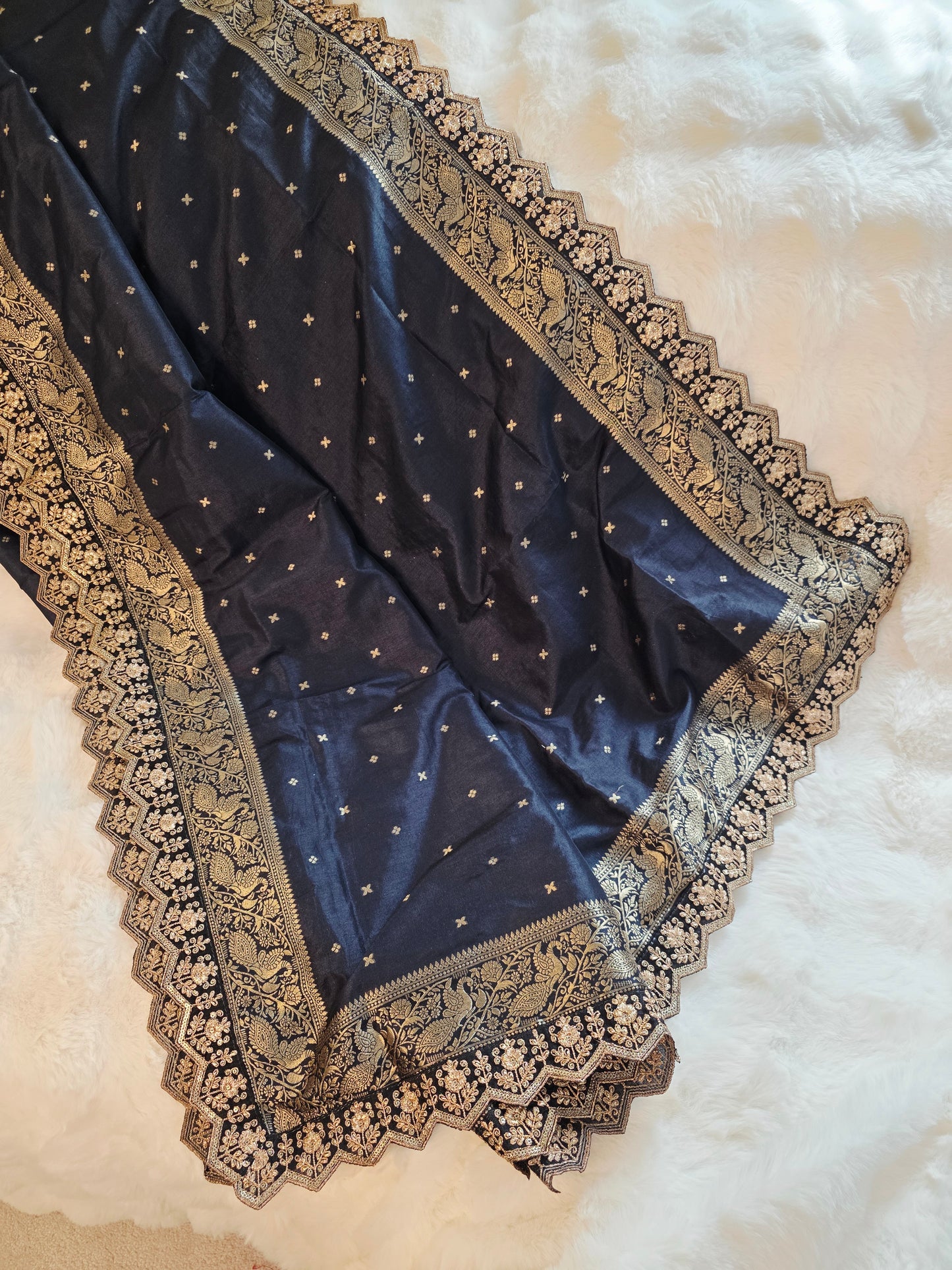 Munga Benarasi Embroidered Dupatta with Cutwork Border