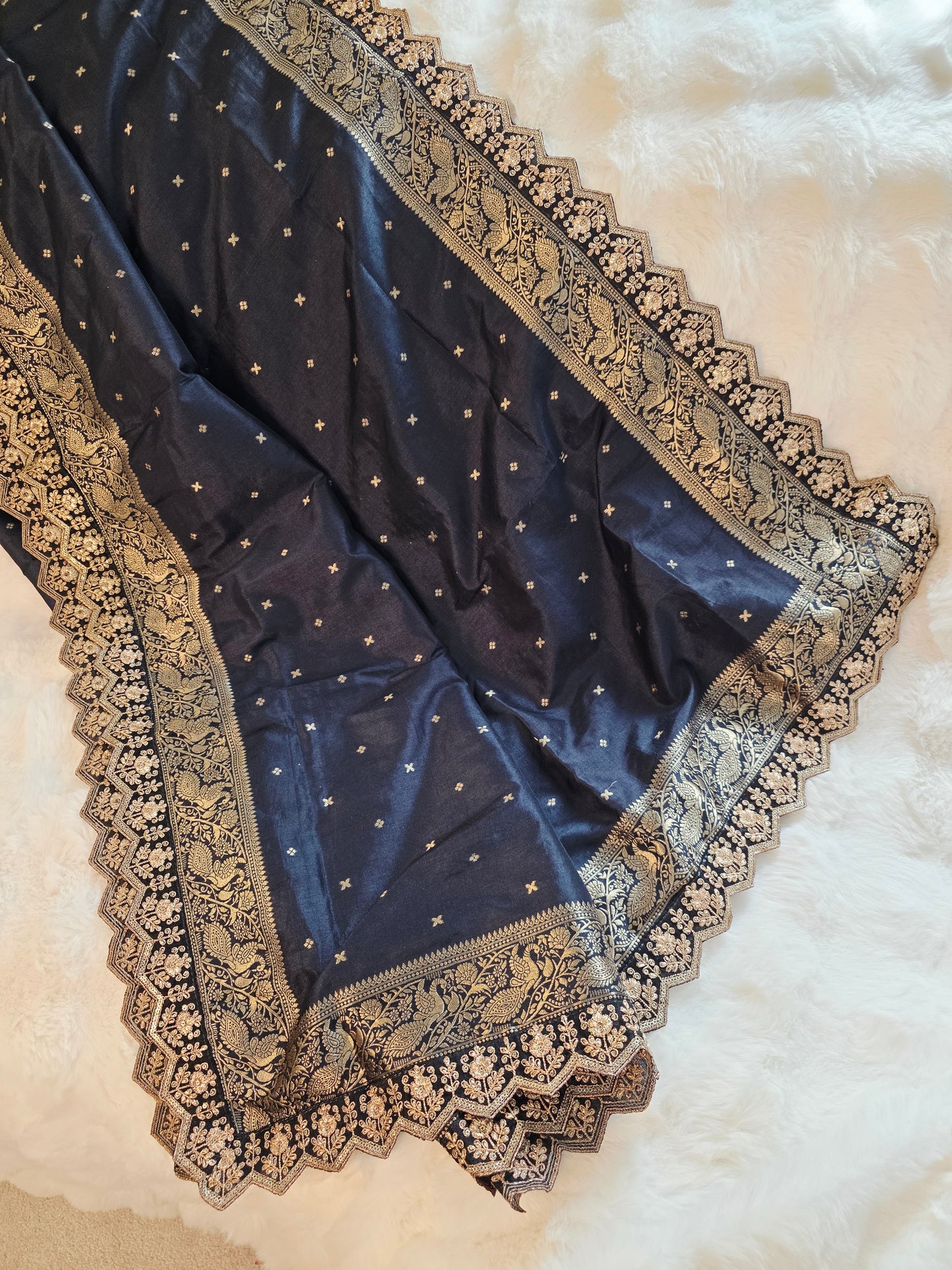 Munga Benarasi Embroidered Dupatta with Cutwork Border
