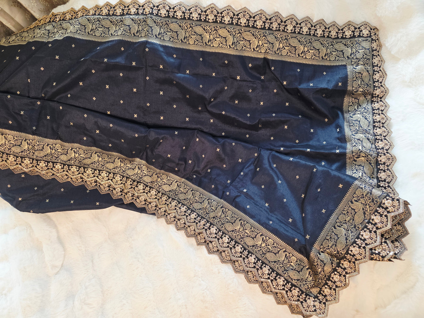 Munga Benarasi Embroidered Dupatta with Cutwork Border