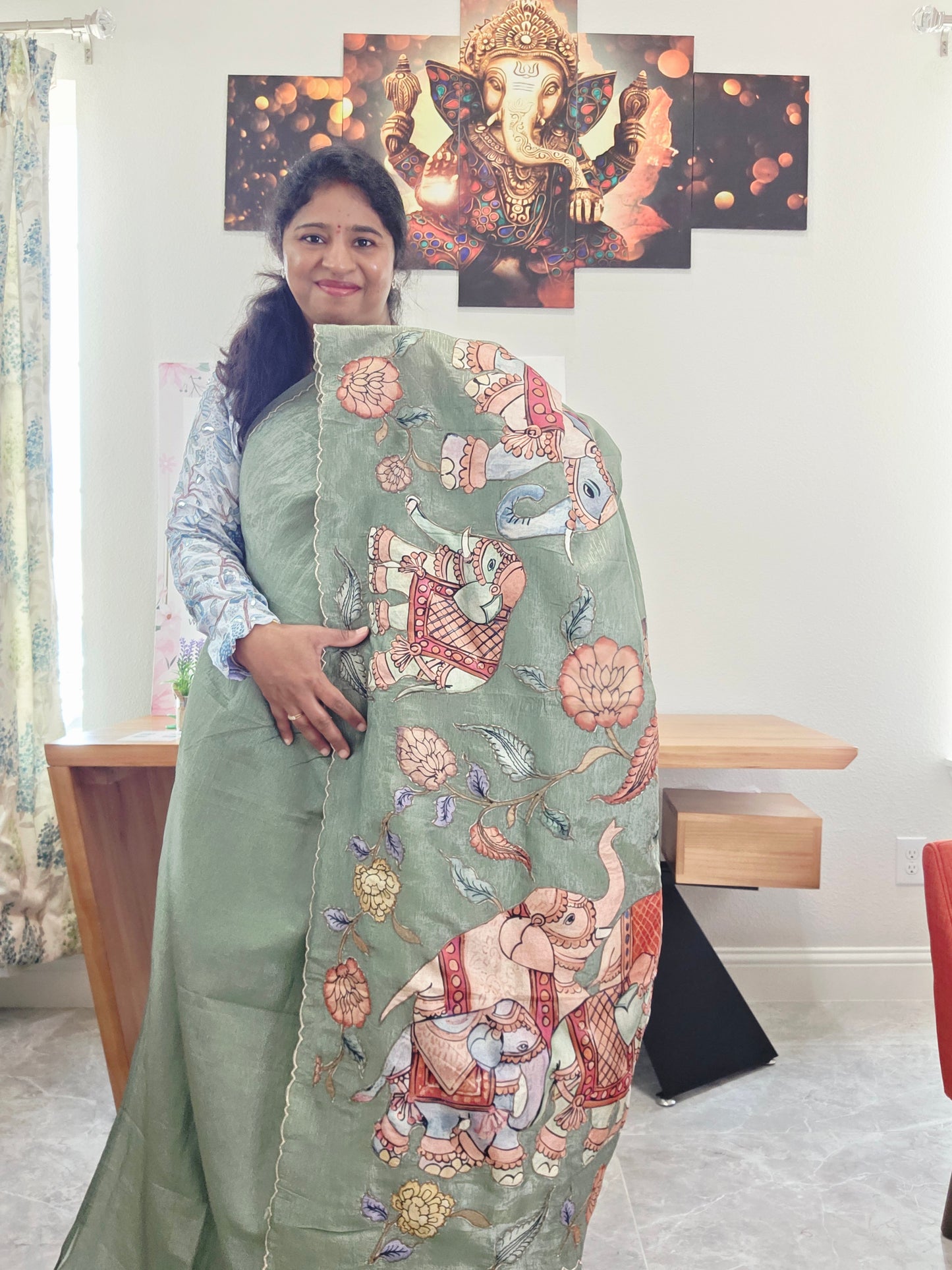 Crush Style Elephant Design Applique Work Saree