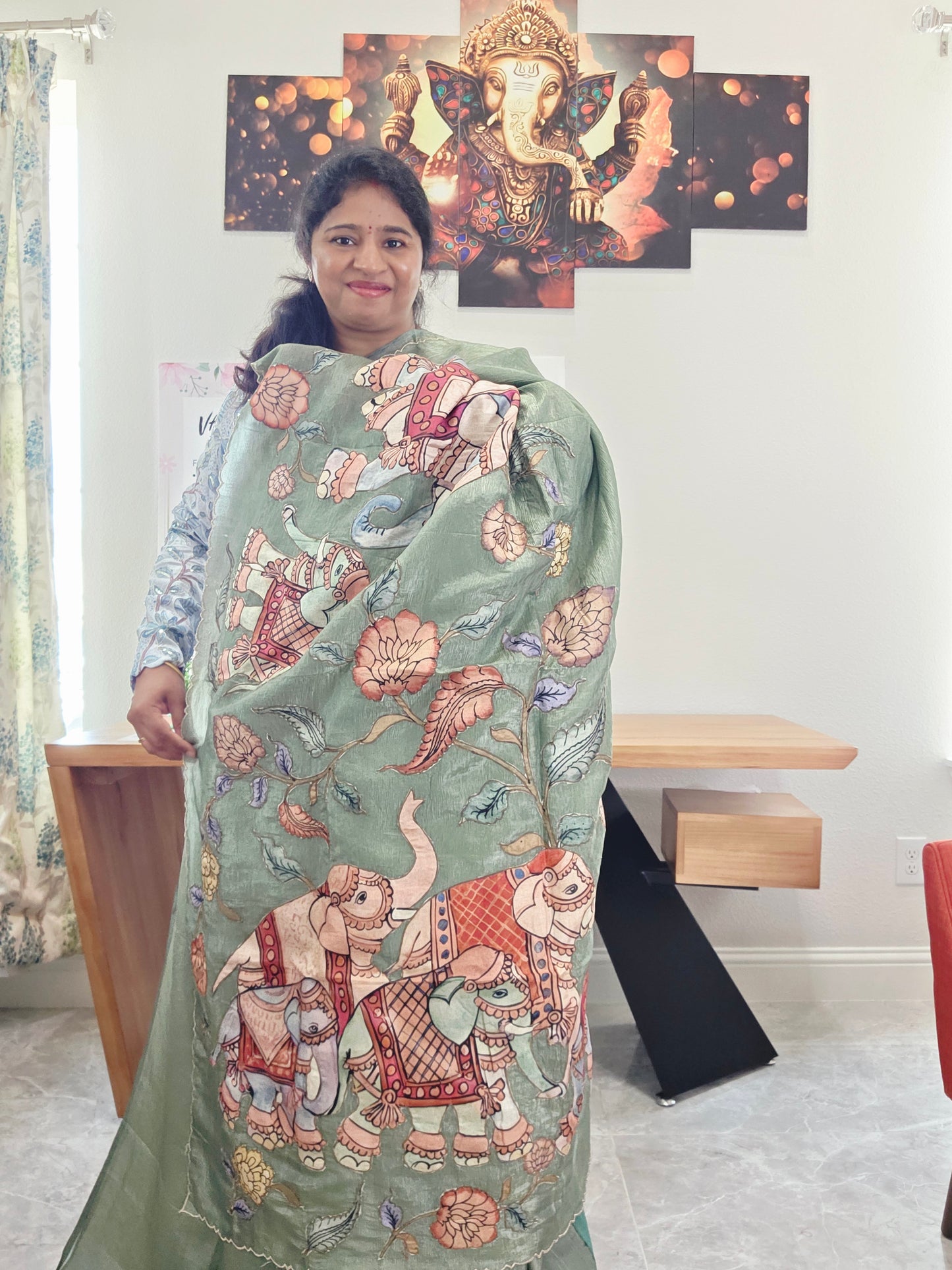 Crush Style Elephant Design Applique Work Saree