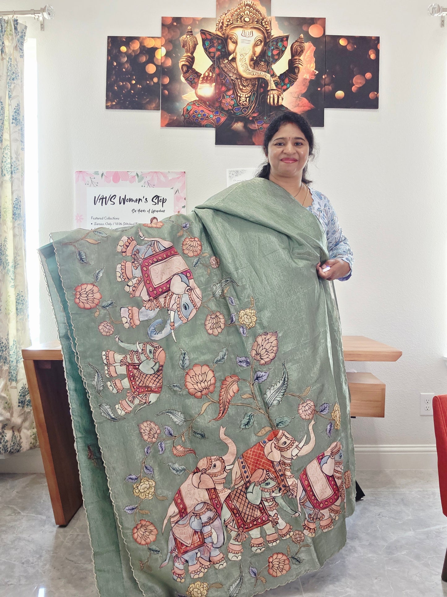 Crush Style Elephant Design Applique Work Saree
