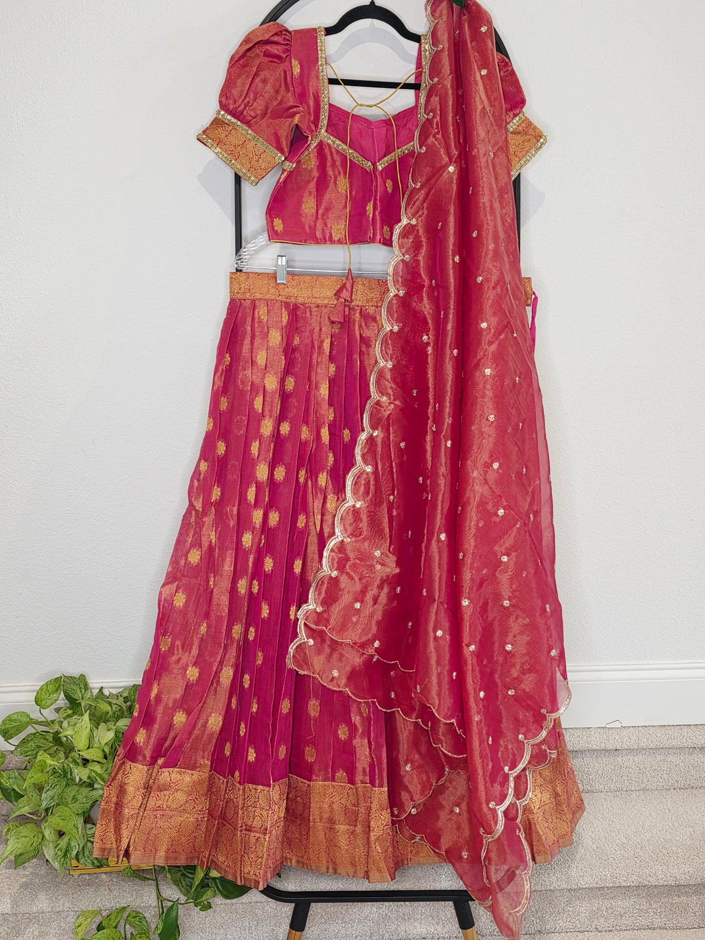 Tissue Benarasi Crimson Rose & Gold Tissue Jute Silk Banarasi Butta Lehenga Set — Bridal Lehenga Choli with Puff Sleeves & Scalloped Tissue Dupatta