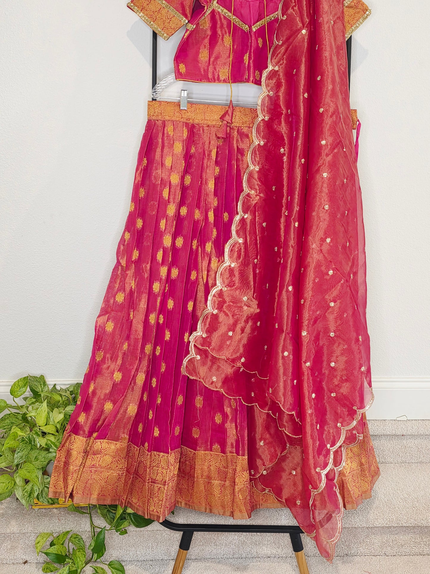 Tissue Benarasi Crimson Rose & Gold Tissue Jute Silk Banarasi Butta Lehenga Set — Bridal Lehenga Choli with Puff Sleeves & Scalloped Tissue Dupatta