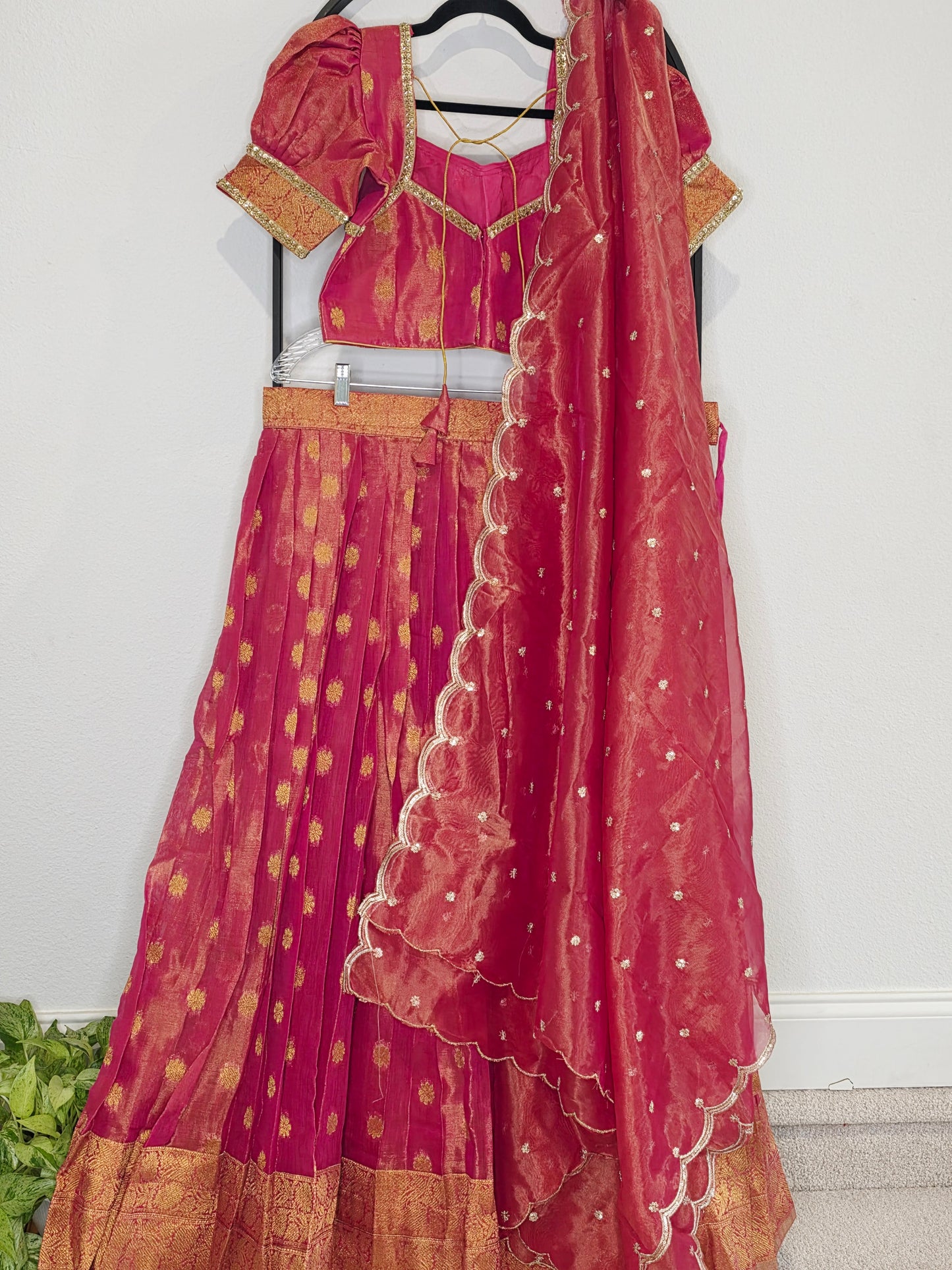 Tissue Benarasi Crimson Rose & Gold Tissue Jute Silk Banarasi Butta Lehenga Set — Bridal Lehenga Choli with Puff Sleeves & Scalloped Tissue Dupatta