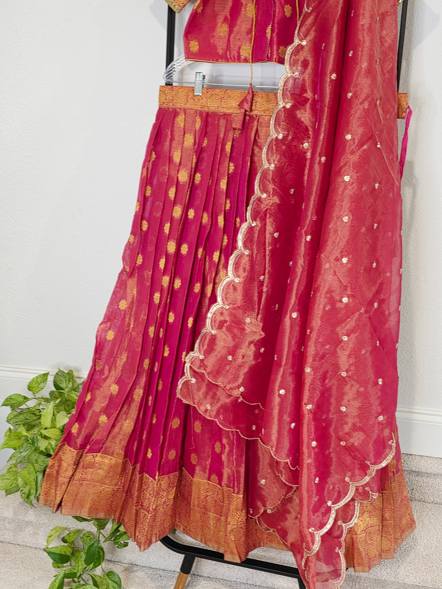 Tissue Benarasi Crimson Rose & Gold Tissue Jute Silk Banarasi Butta Lehenga Set — Bridal Lehenga Choli with Puff Sleeves & Scalloped Tissue Dupatta