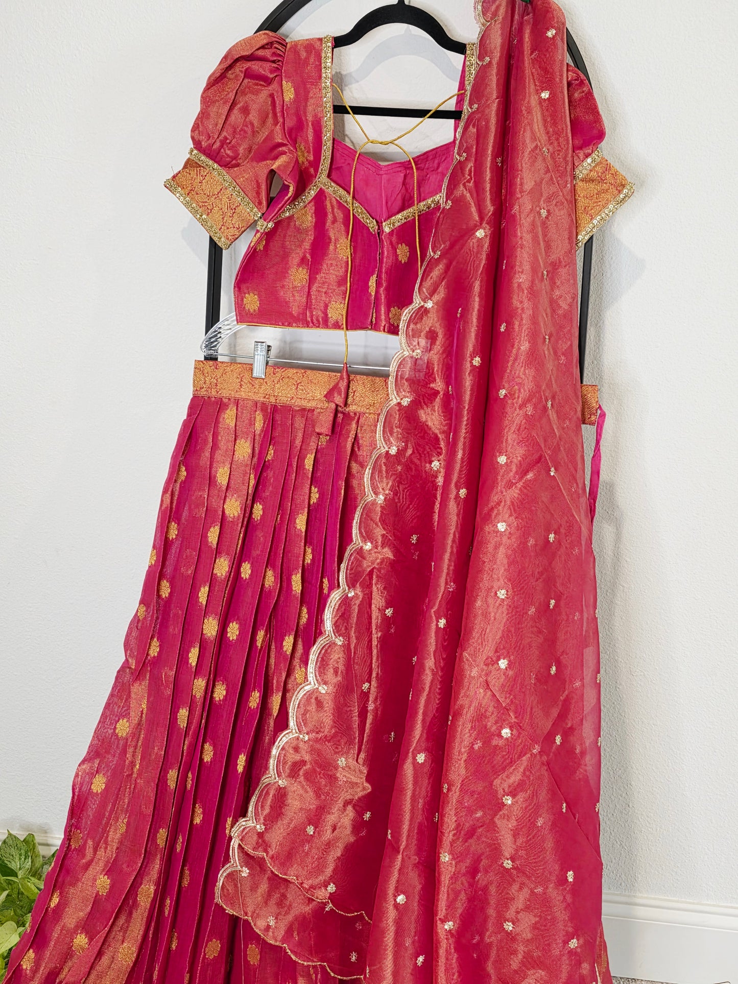 Tissue Benarasi Crimson Rose & Gold Tissue Jute Silk Banarasi Butta Lehenga Set — Bridal Lehenga Choli with Puff Sleeves & Scalloped Tissue Dupatta