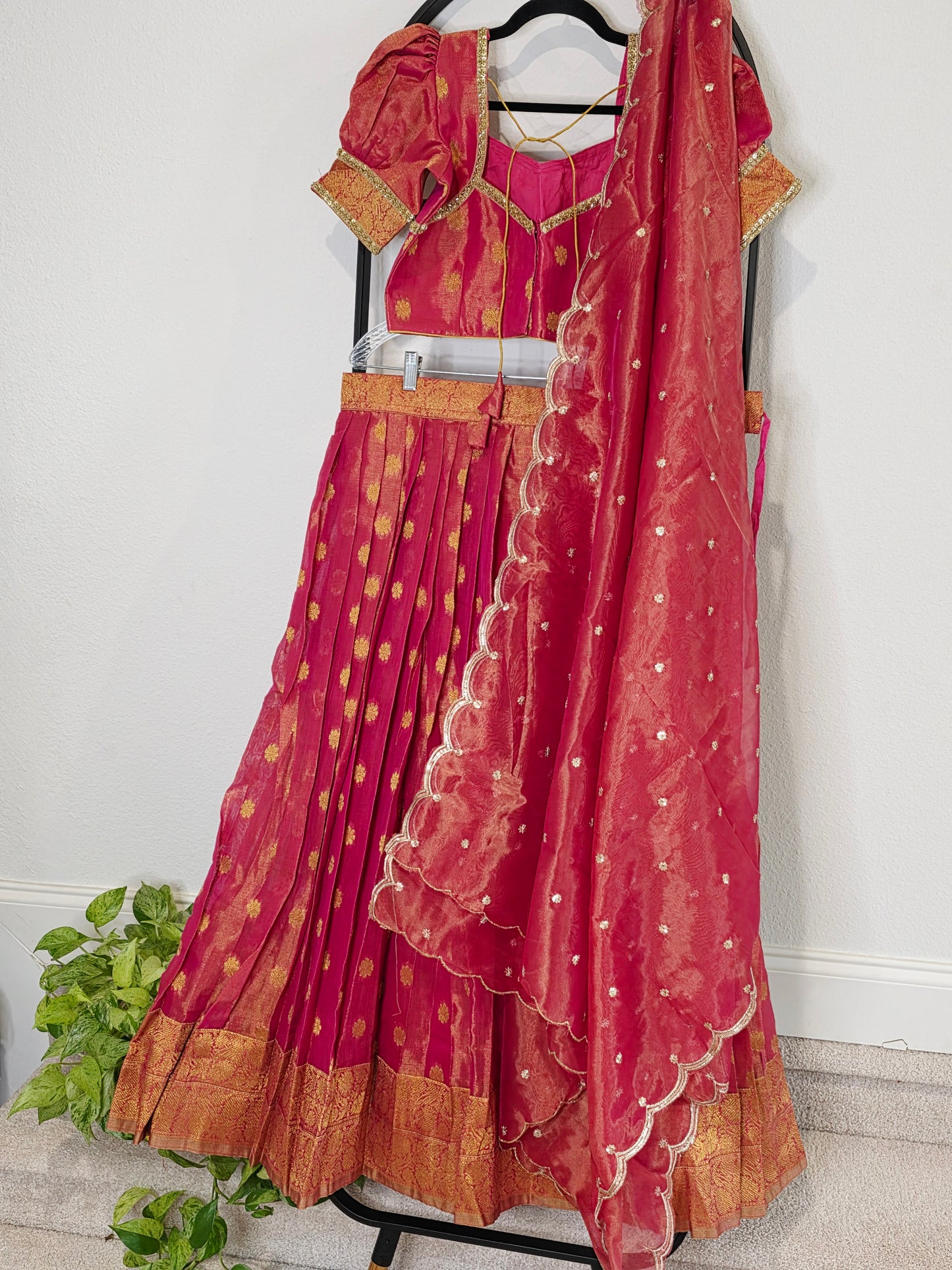 Tissue Benarasi Crimson Rose & Gold Tissue Jute Silk Banarasi Butta Lehenga Set — Bridal Lehenga Choli with Puff Sleeves & Scalloped Tissue Dupatta