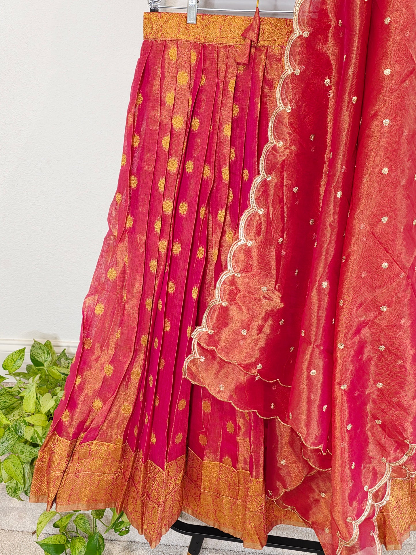Tissue Benarasi Crimson Rose & Gold Tissue Jute Silk Banarasi Butta Lehenga Set — Bridal Lehenga Choli with Puff Sleeves & Scalloped Tissue Dupatta