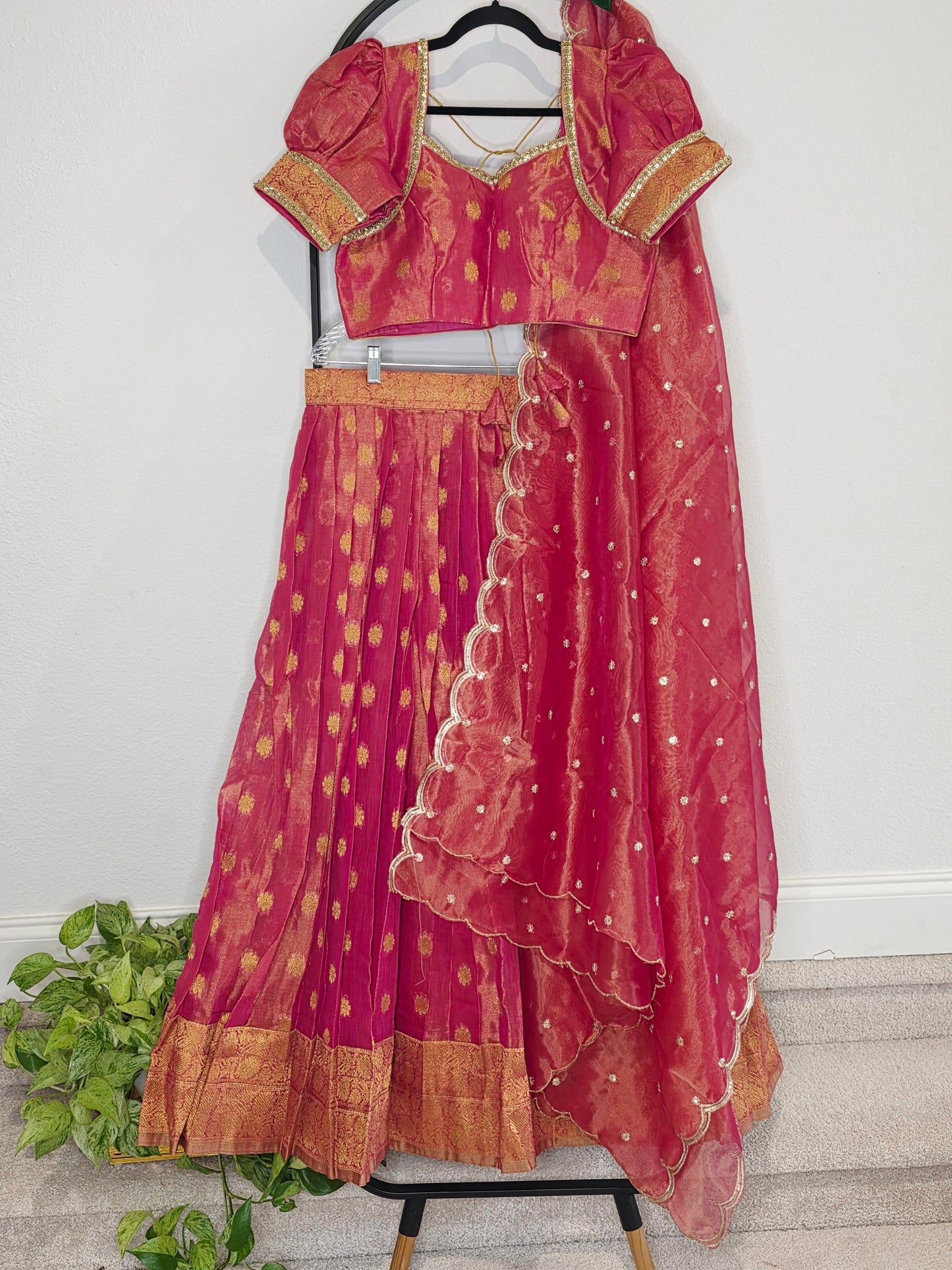 Tissue Benarasi Crimson Rose & Gold Tissue Jute Silk Banarasi Butta Lehenga Set — Bridal Lehenga Choli with Puff Sleeves & Scalloped Tissue Dupatta