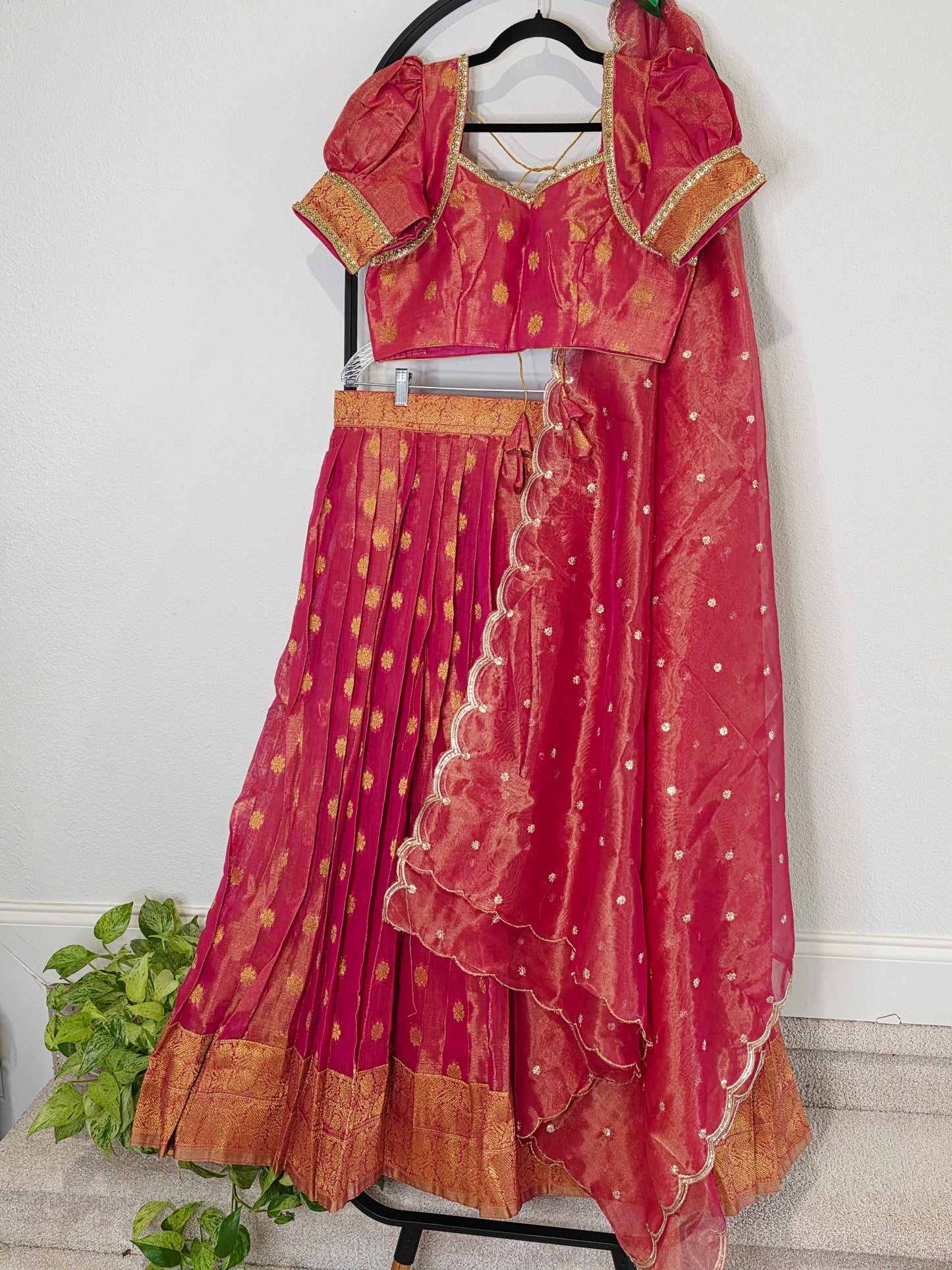 Tissue Benarasi Crimson Rose & Gold Tissue Jute Silk Banarasi Butta Lehenga Set — Bridal Lehenga Choli with Puff Sleeves & Scalloped Tissue Dupatta