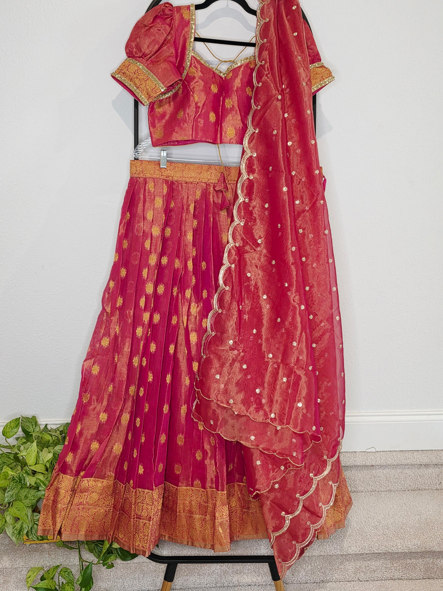 Tissue Benarasi Crimson Rose & Gold Tissue Jute Silk Banarasi Butta Lehenga Set — Bridal Lehenga Choli with Puff Sleeves & Scalloped Tissue Dupatta