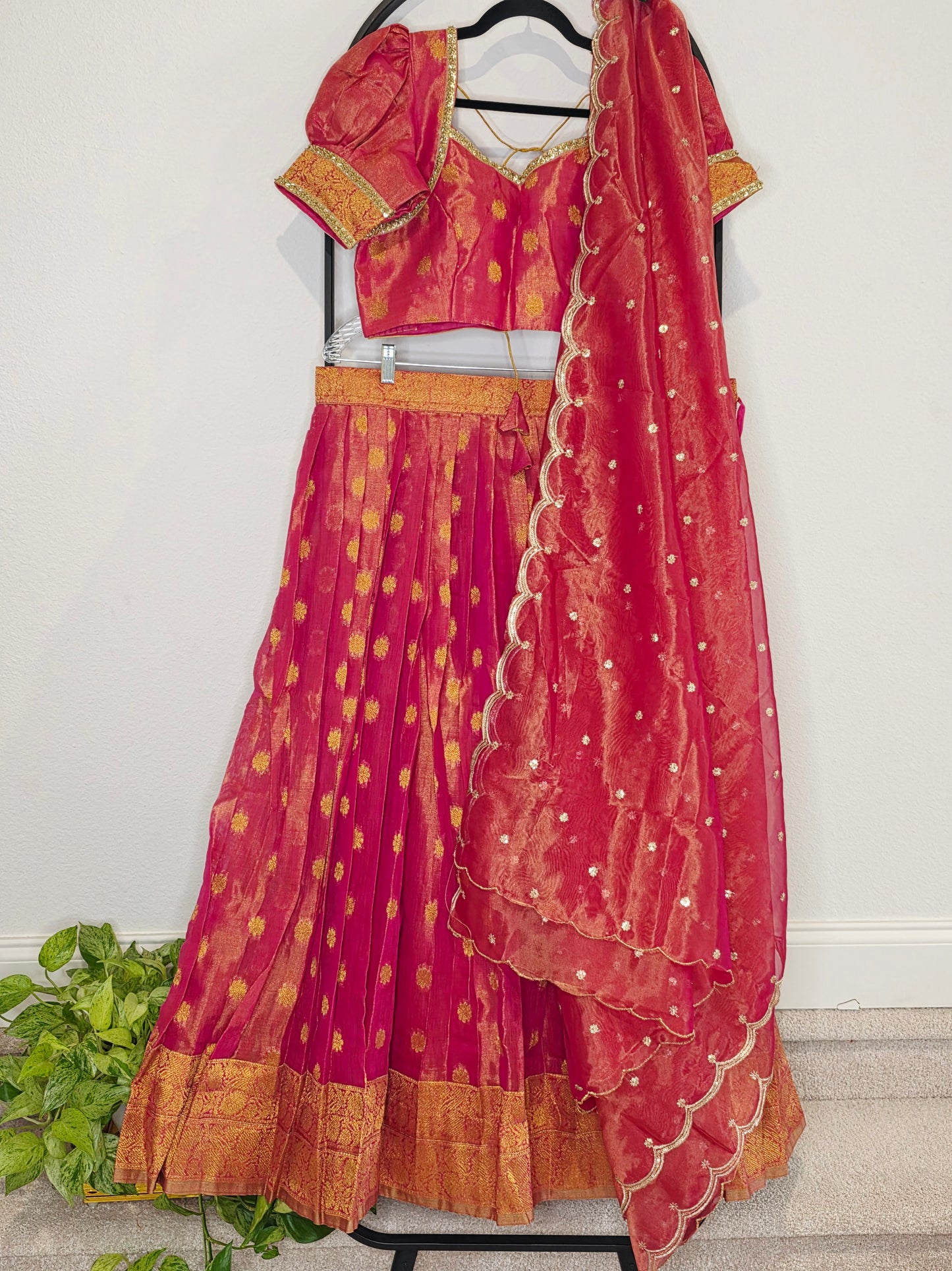 Tissue Benarasi Crimson Rose & Gold Tissue Jute Silk Banarasi Butta Lehenga Set — Bridal Lehenga Choli with Puff Sleeves & Scalloped Tissue Dupatta