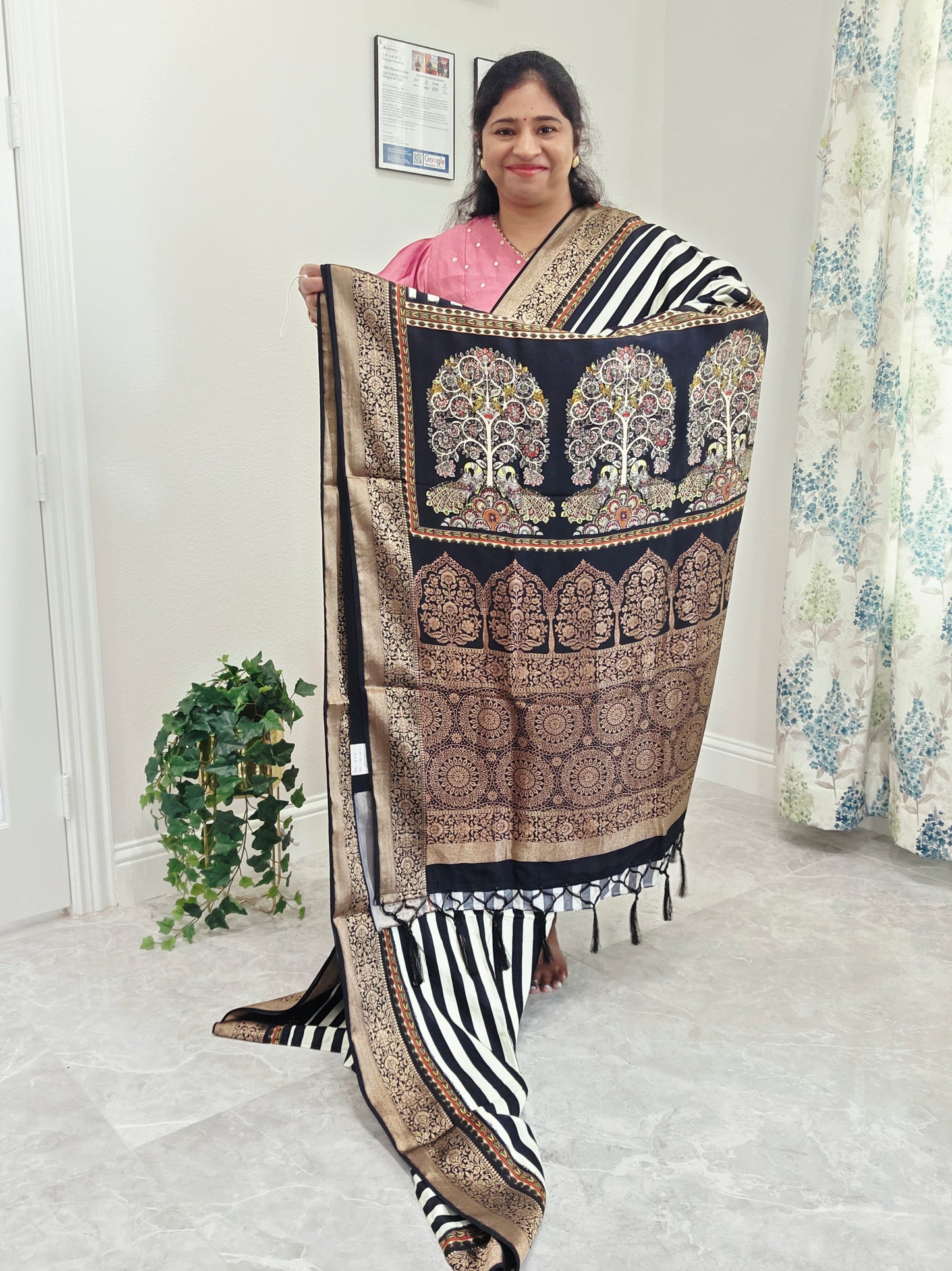 Munga Crepe Silk Digital Print Saree - Benarasi Blouse
