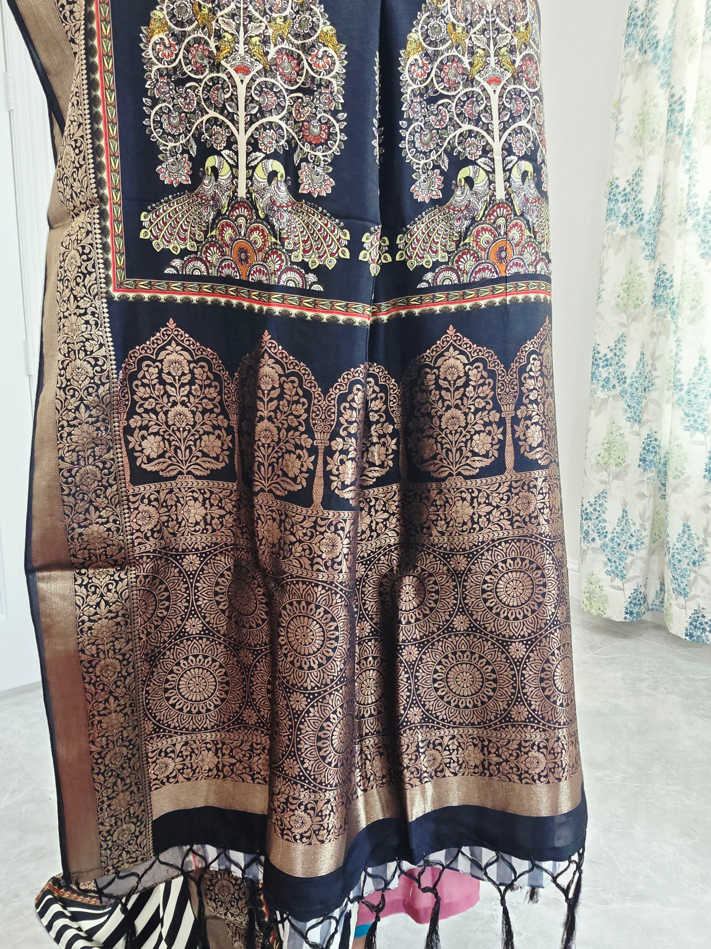 Munga Crepe Silk Digital Print Saree - Benarasi Blouse