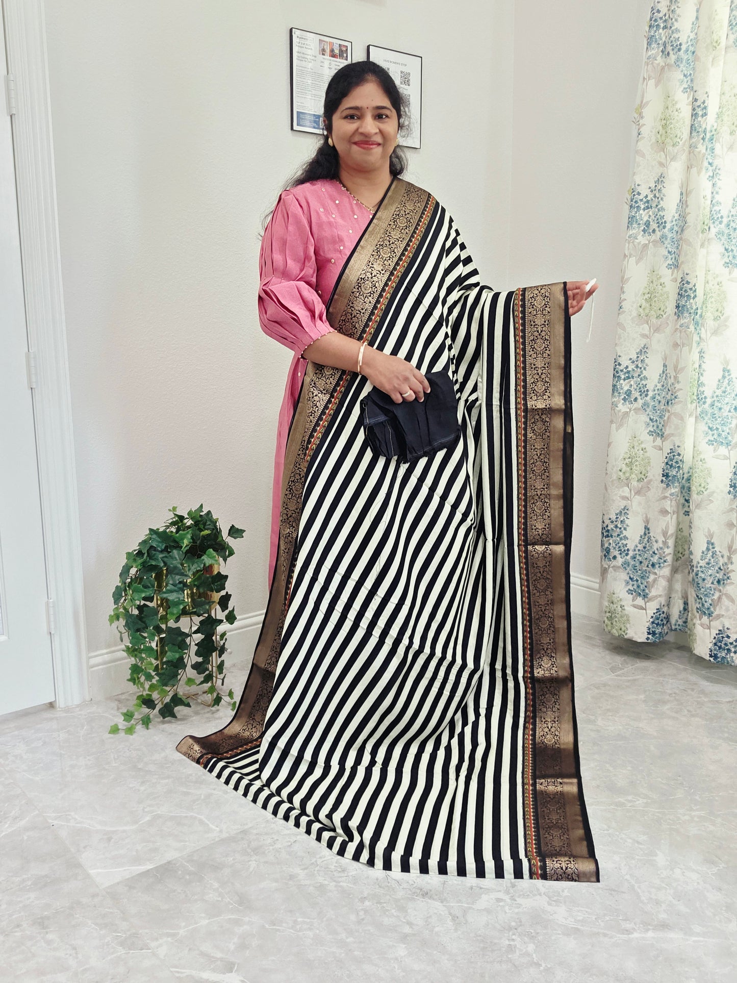 Munga Crepe Silk Digital Print Saree - Benarasi Blouse