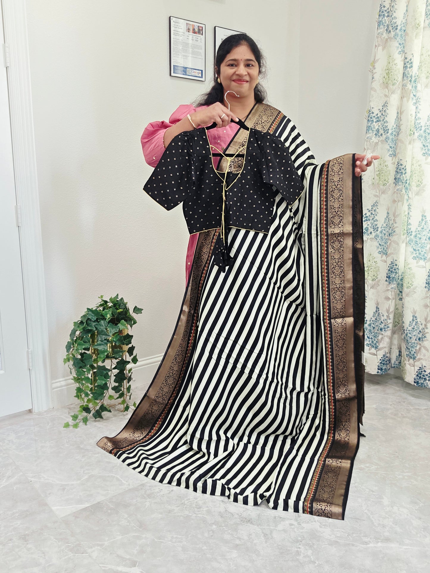 Munga Crepe Silk Digital Print Saree - Benarasi Blouse