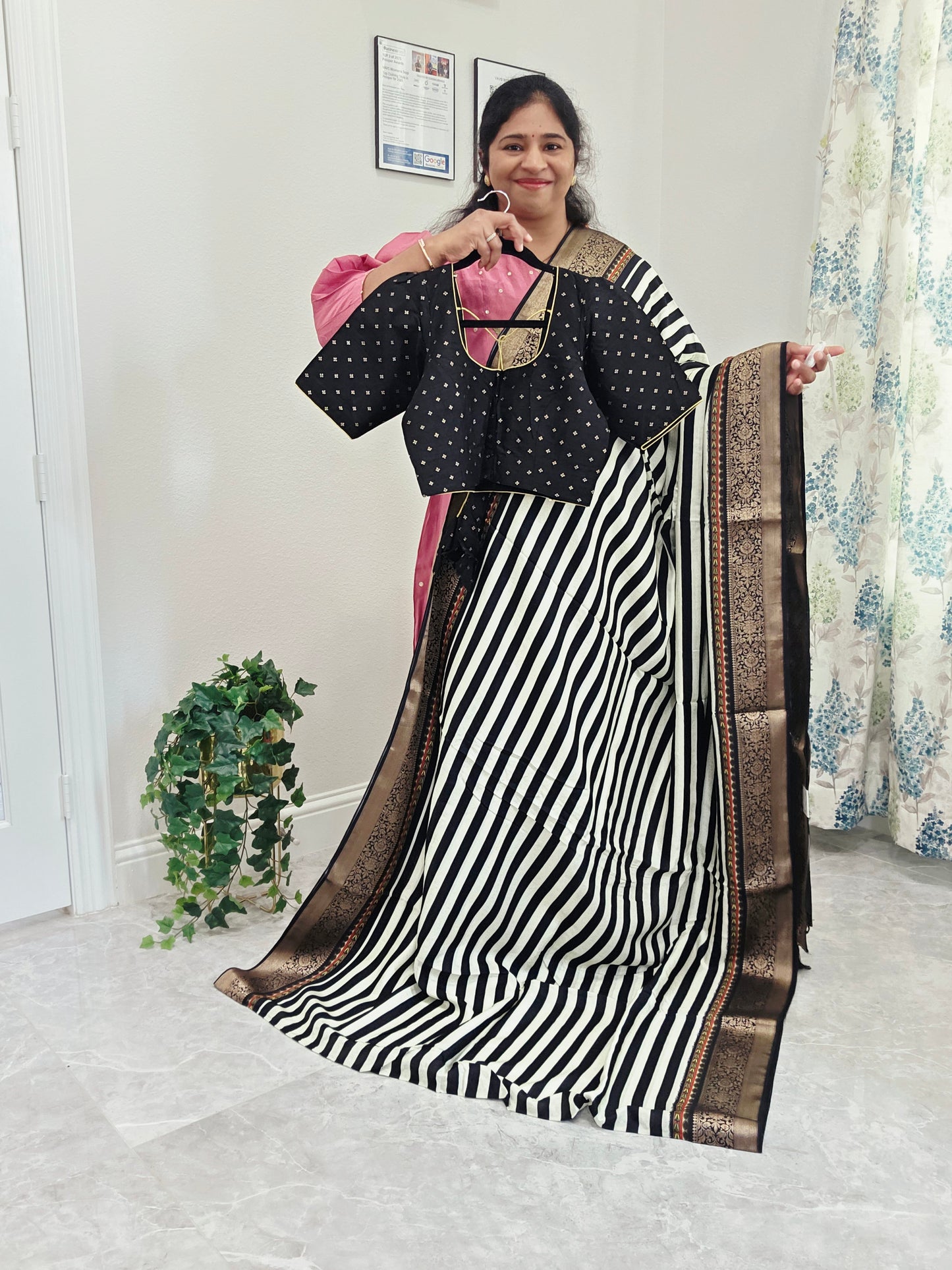 Munga Crepe Silk Digital Print Saree - Benarasi Blouse