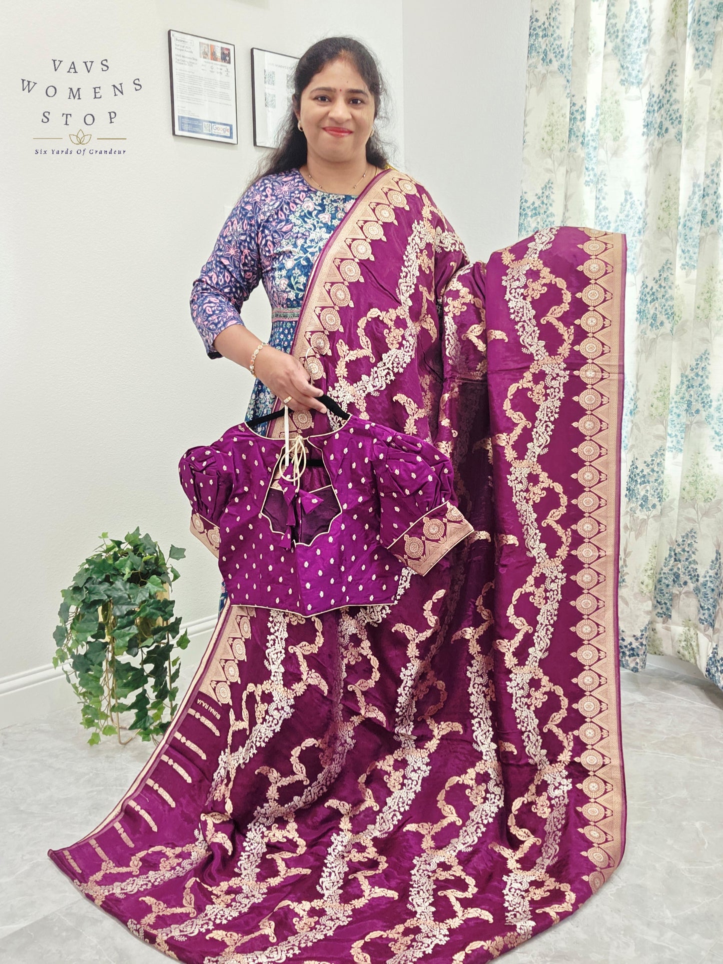 Munga Crepe Satin Silk Saree - Benarasi Blouse