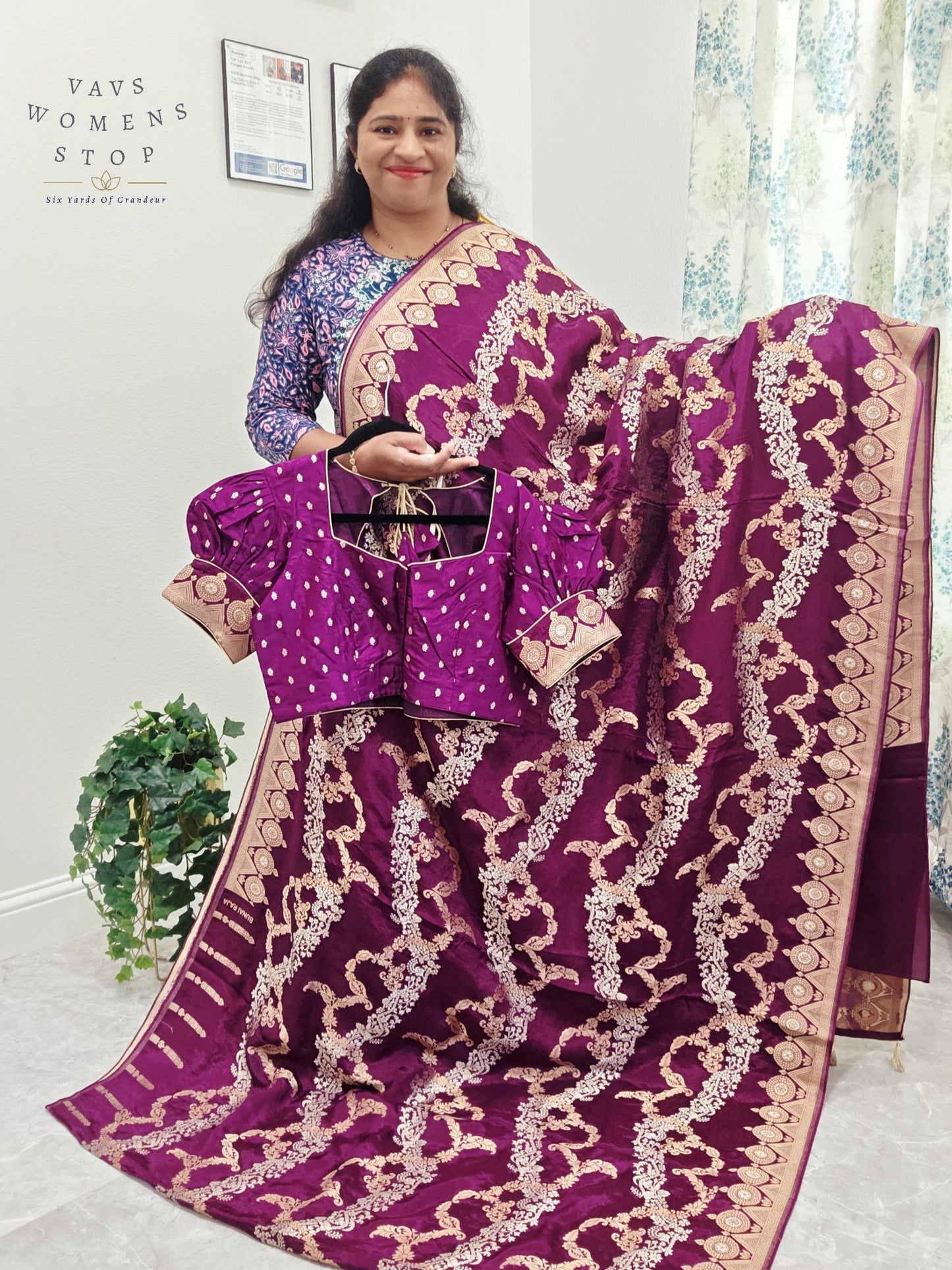Munga Crepe Satin Silk Saree - Benarasi Blouse