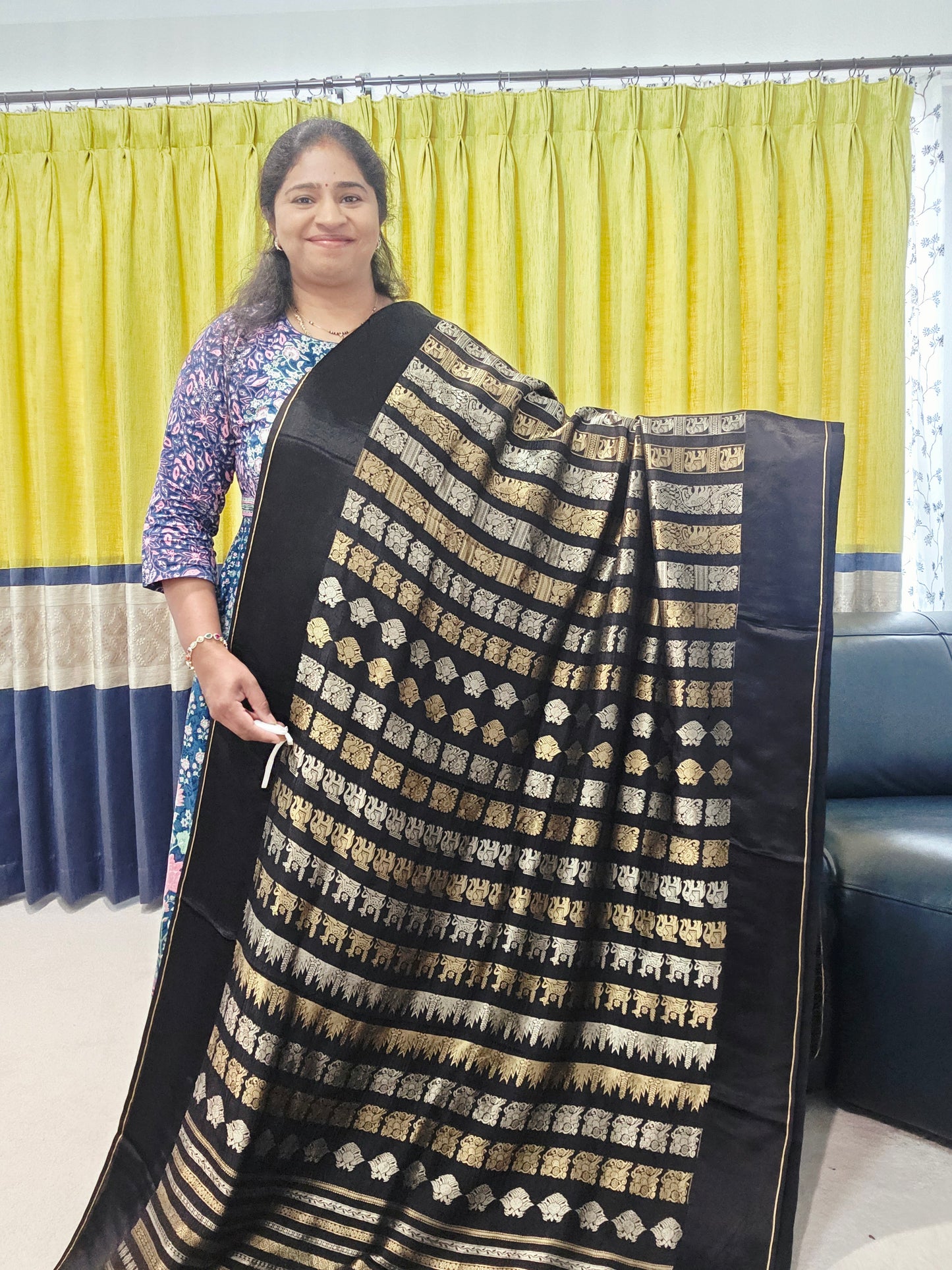 Nita Ambani Inspired Mashru Crepe Silk Benarasi Saree - Blouse