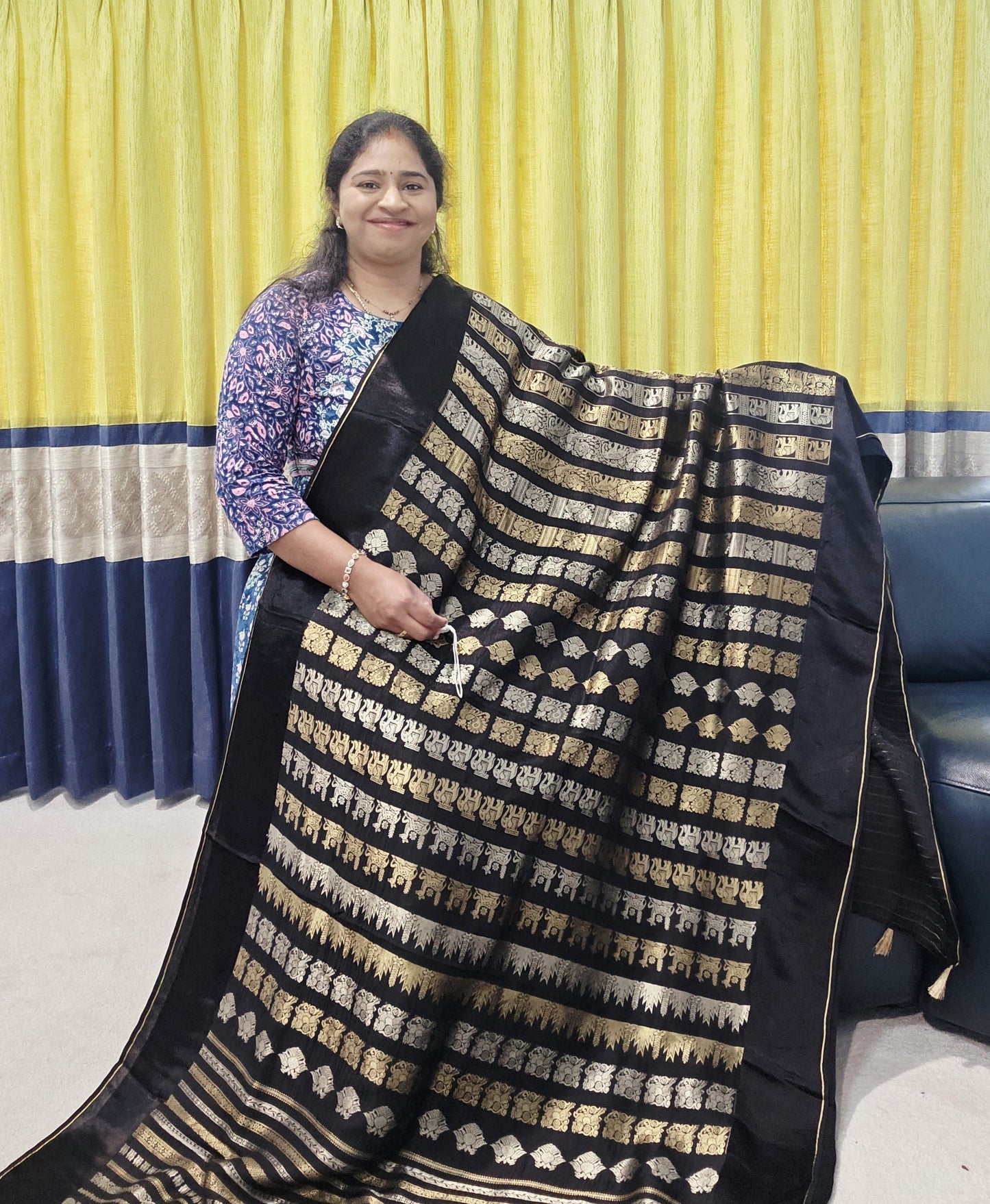 Nita Ambani Inspired Mashru Crepe Silk Benarasi Saree - Blouse