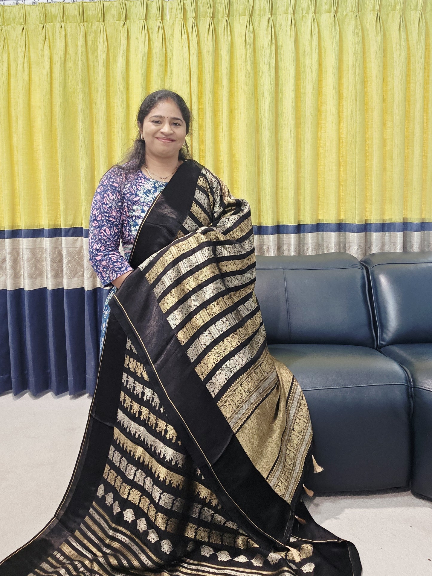 Nita Ambani Inspired Mashru Crepe Silk Benarasi Saree - Blouse