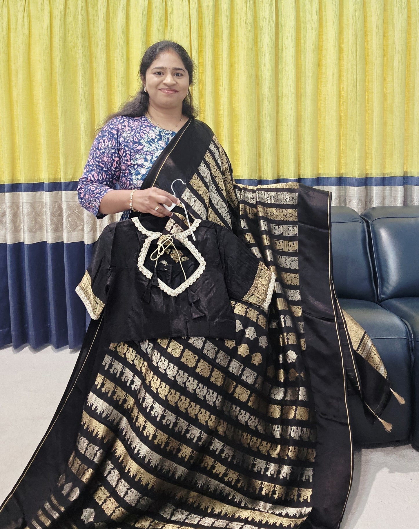Nita Ambani Inspired Mashru Crepe Silk Benarasi Saree - Blouse