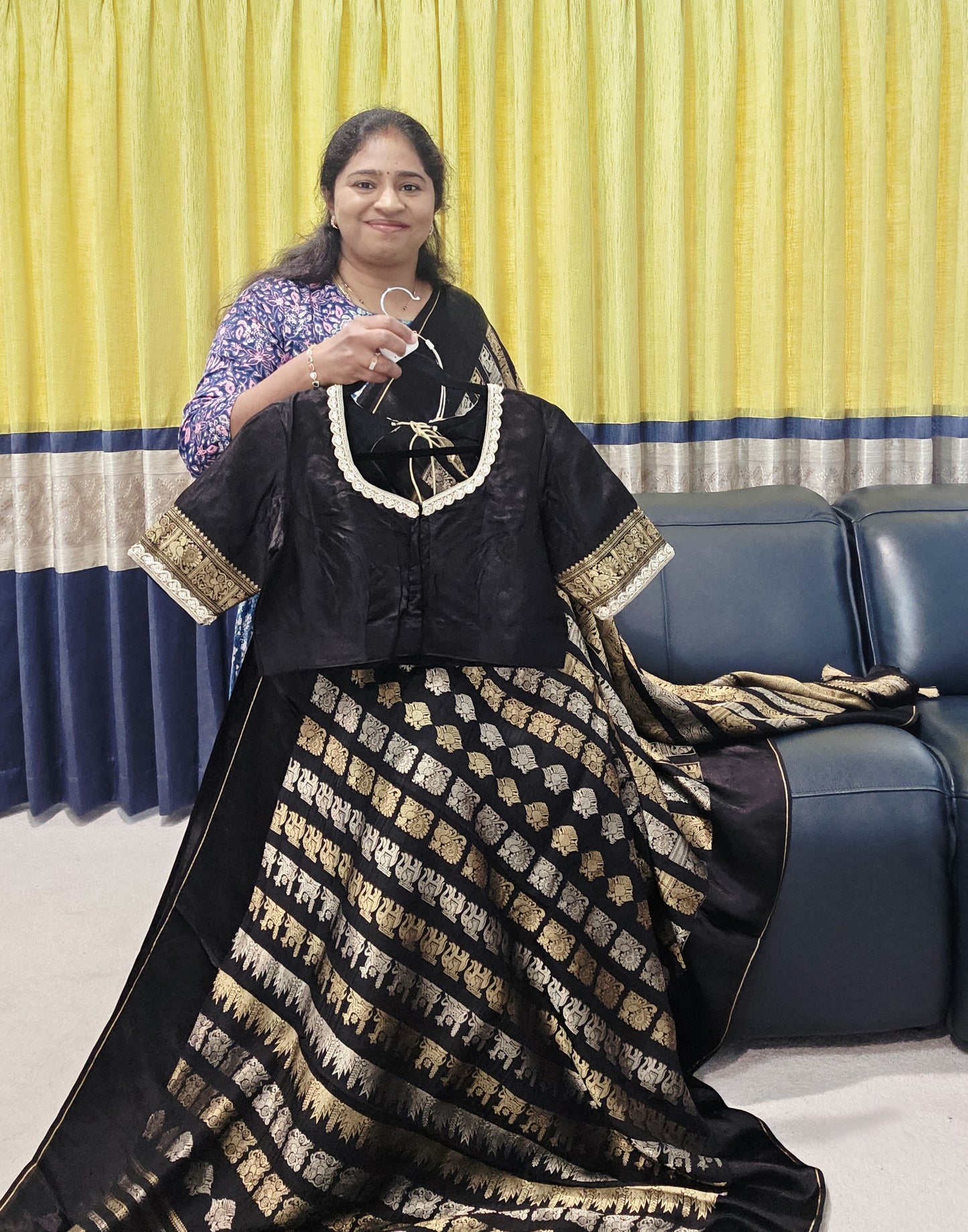 Nita Ambani Inspired Mashru Crepe Silk Benarasi Saree - Blouse
