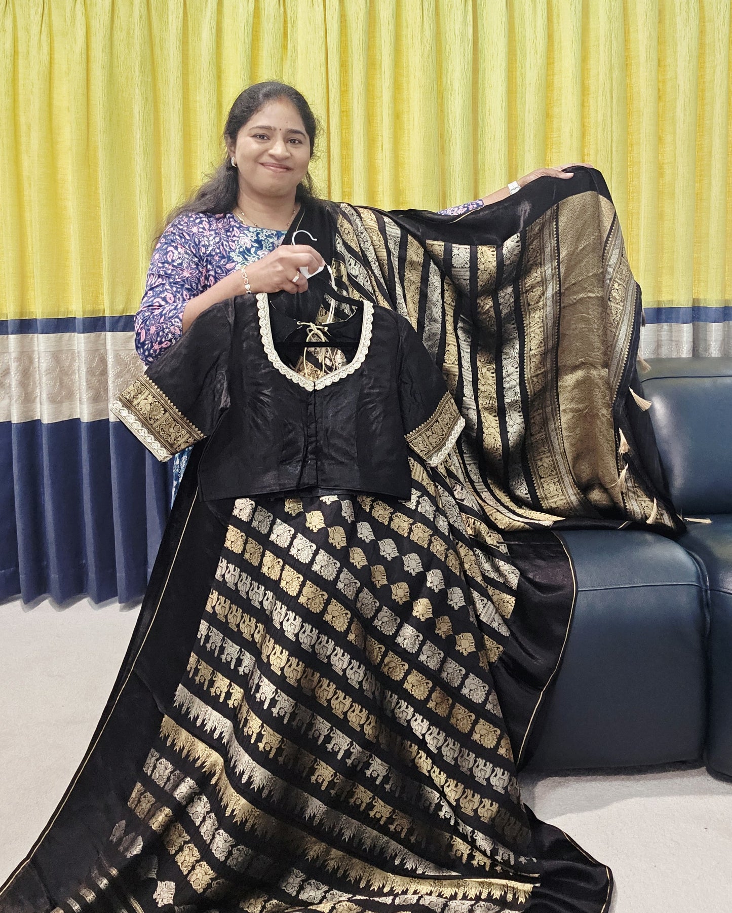 Nita Ambani Inspired Mashru Crepe Silk Benarasi Saree - Blouse