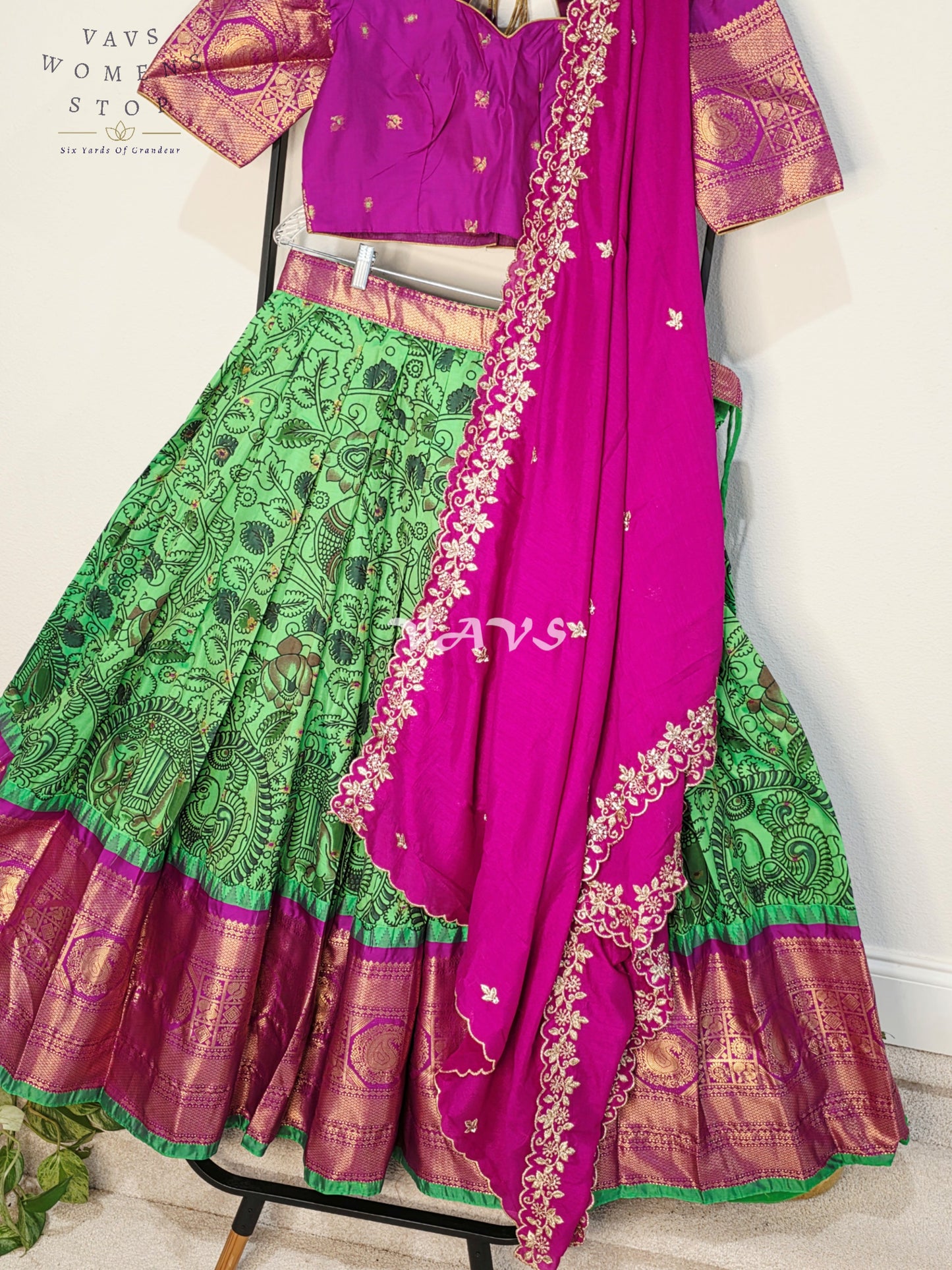 Royal Emerald Green Floral Semi Gadwal Lehenga Set with Rani Pink Chinon Chiffon Dupatta & Blouse Size 40–46