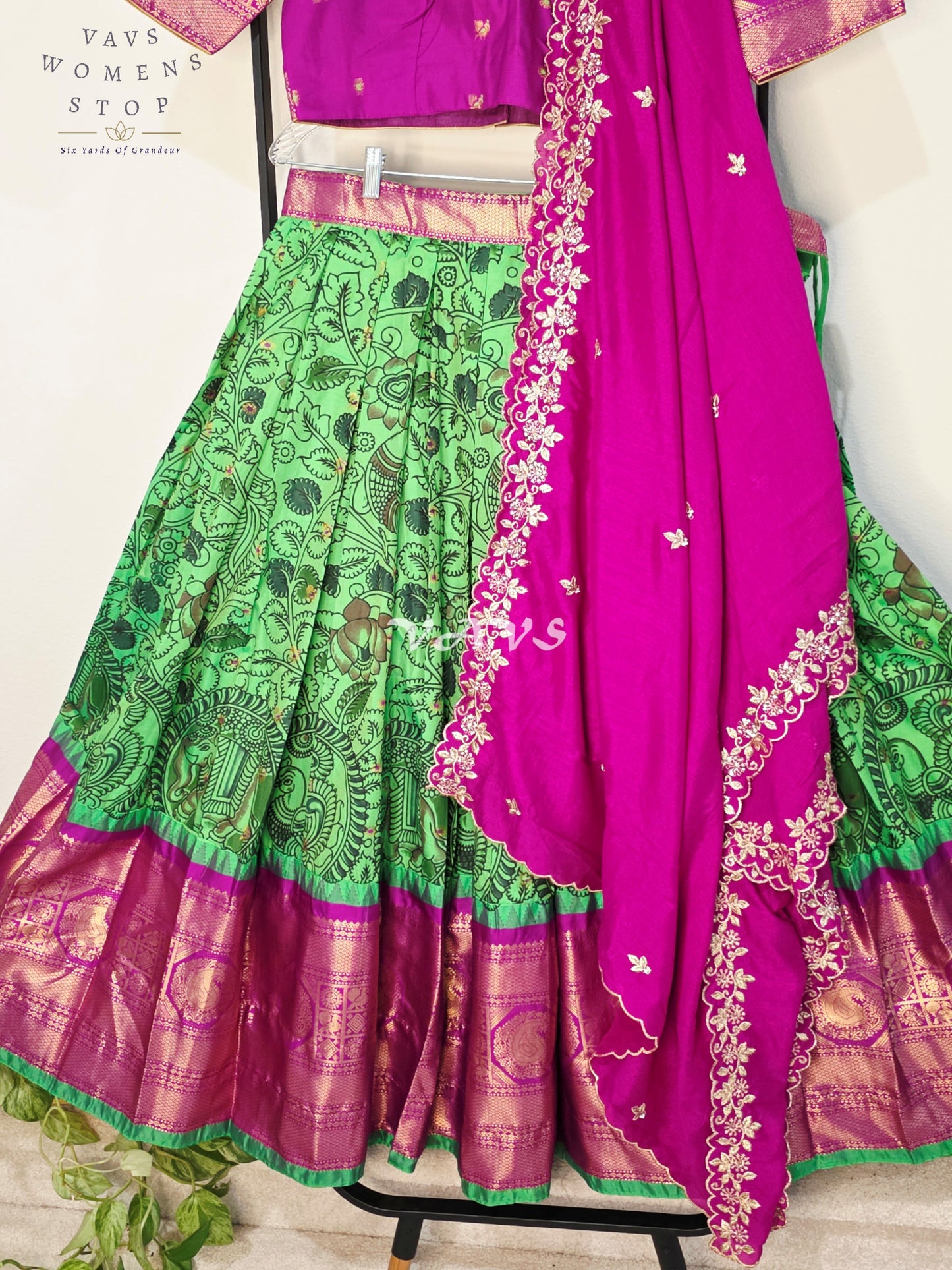 Royal Emerald Green Floral Semi Gadwal Lehenga Set with Rani Pink Chinon Chiffon Dupatta & Blouse Size 40–46