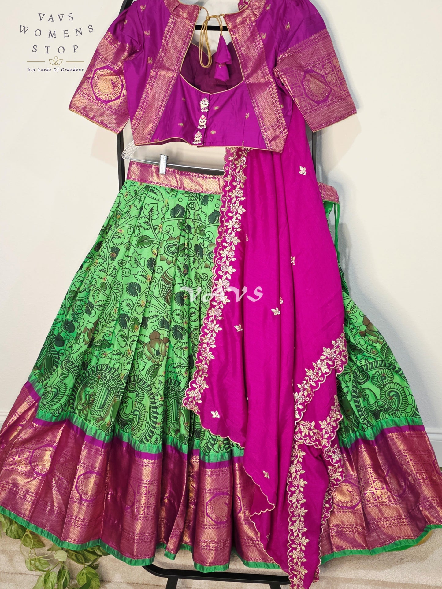 Royal Emerald Green Floral Semi Gadwal Lehenga Set with Rani Pink Chinon Chiffon Dupatta & Blouse Size 40–46
