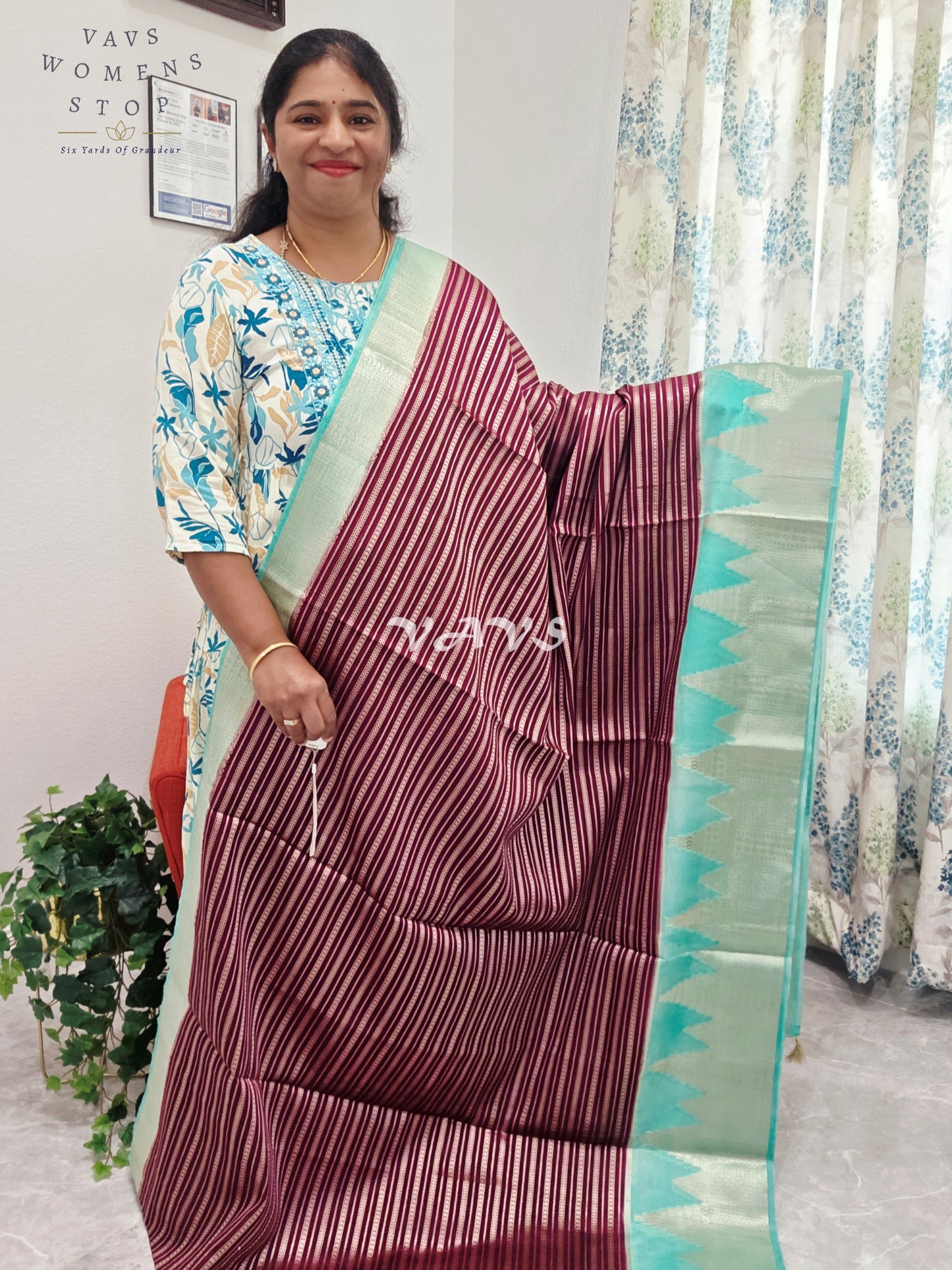 Chiniya Semi Benarasi Silk Saree - Blouse