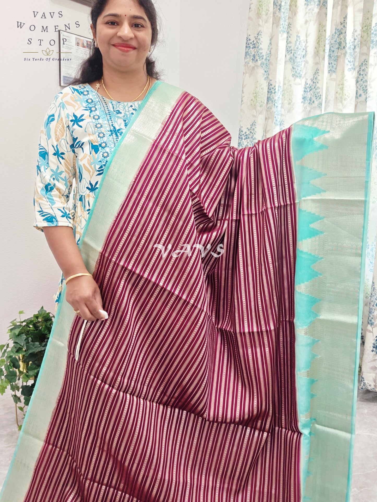 Chiniya Semi Benarasi Silk Saree - Blouse