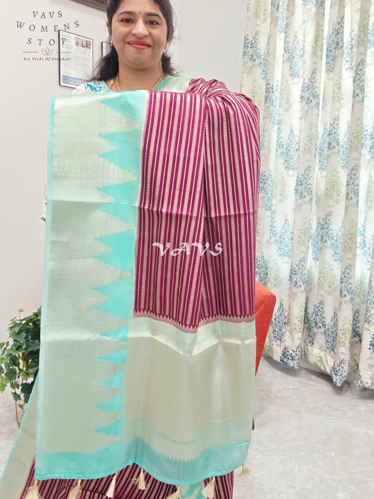 Chiniya Semi Benarasi Silk Saree - Blouse