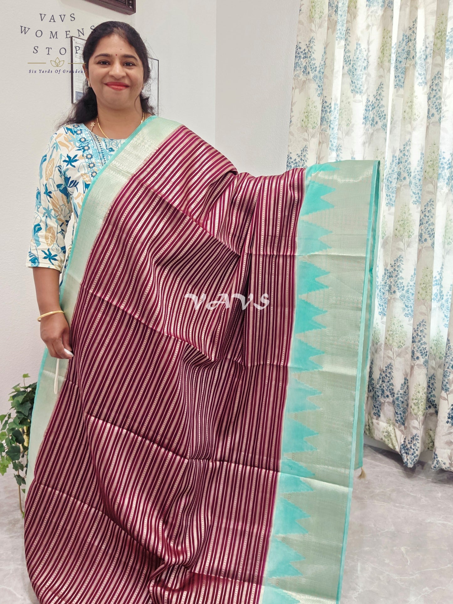 Chiniya Semi Benarasi Silk Saree - Blouse
